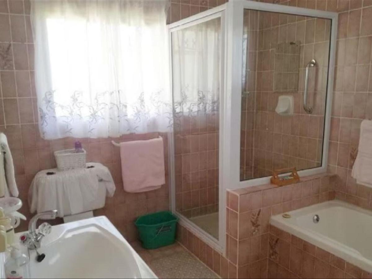 Basic Single Room photo 3