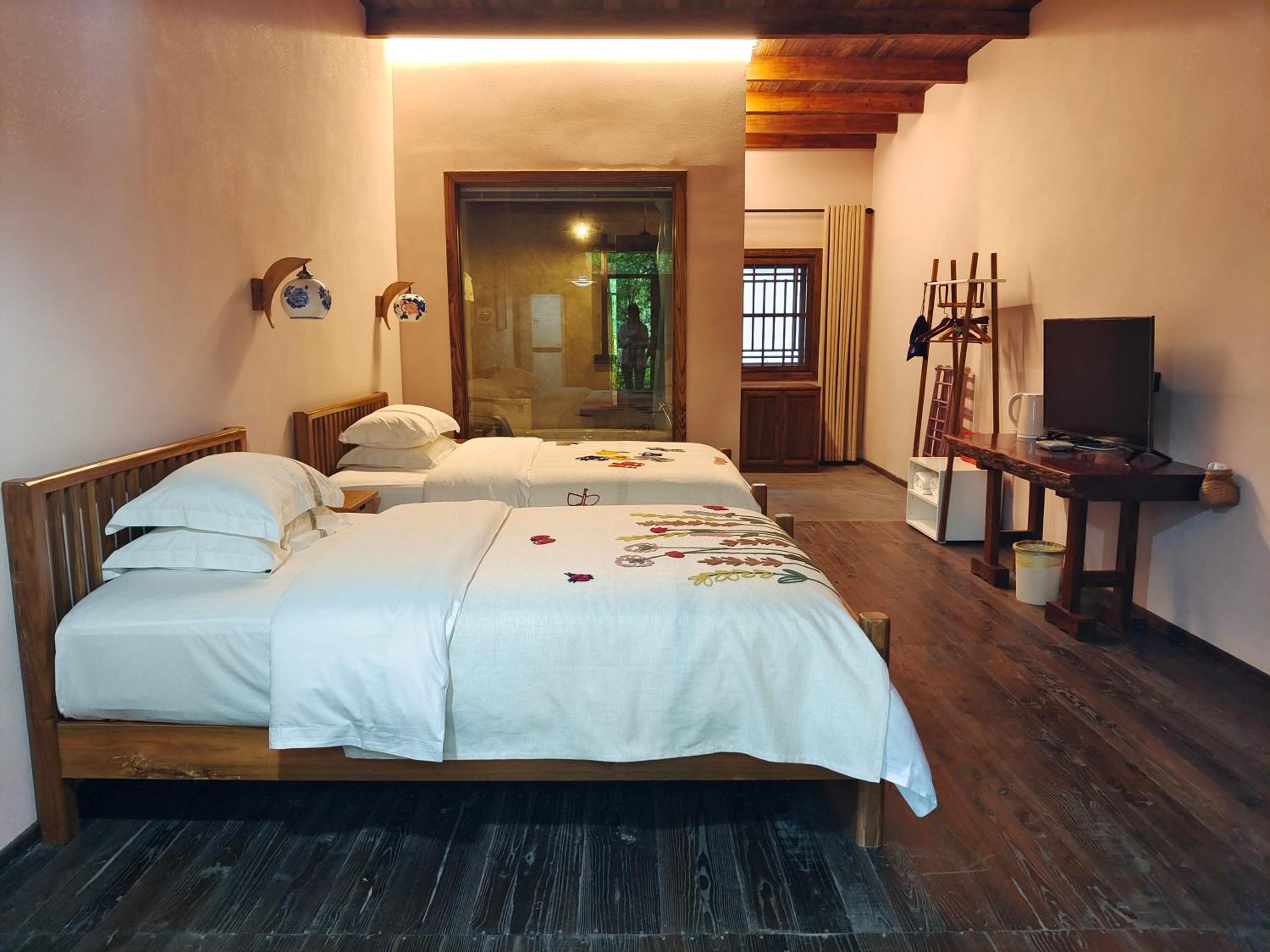 Mountain View Twin Room With Bathtub photo 2