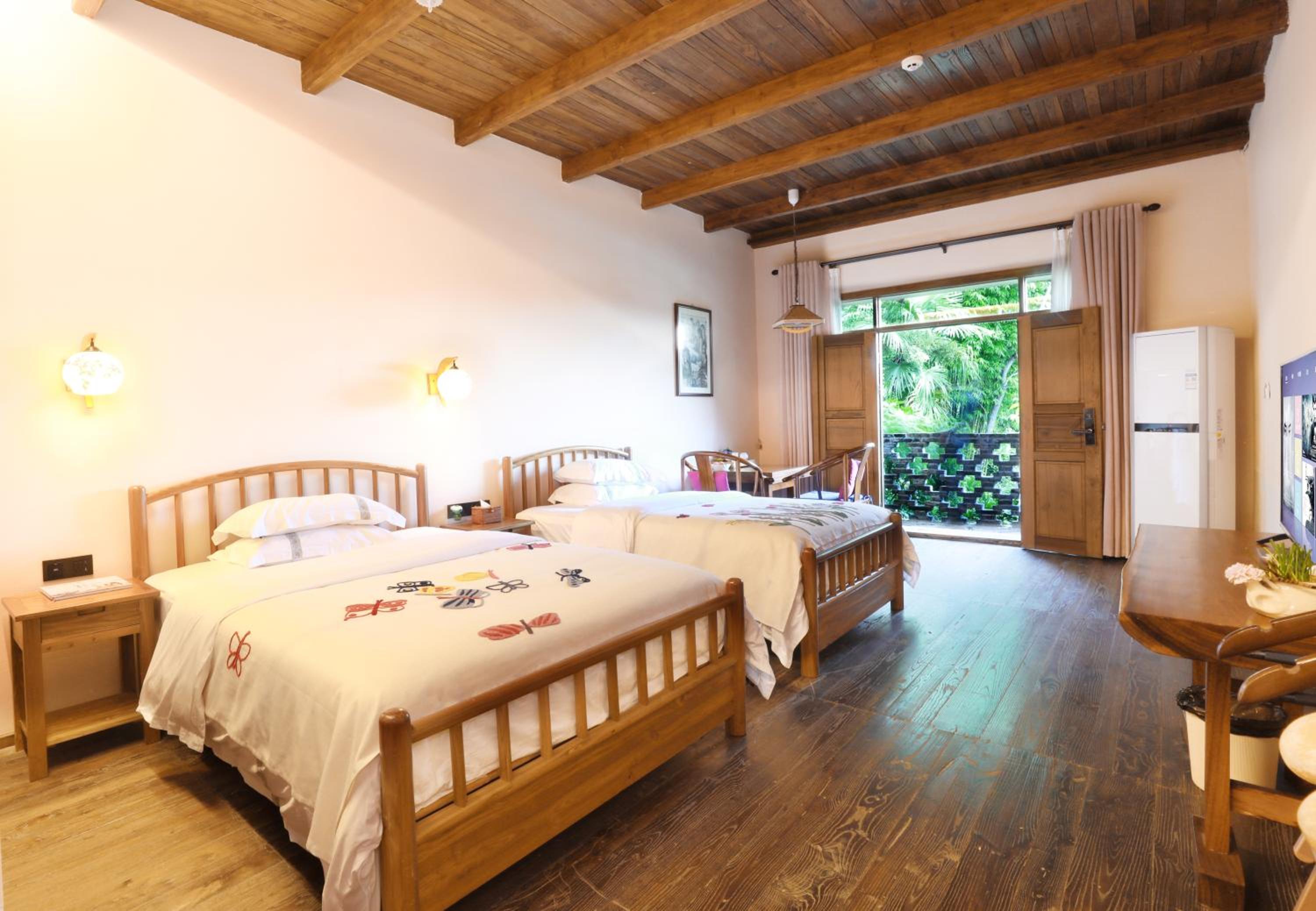 Mountain View Twin Room With Bathtub photo 1