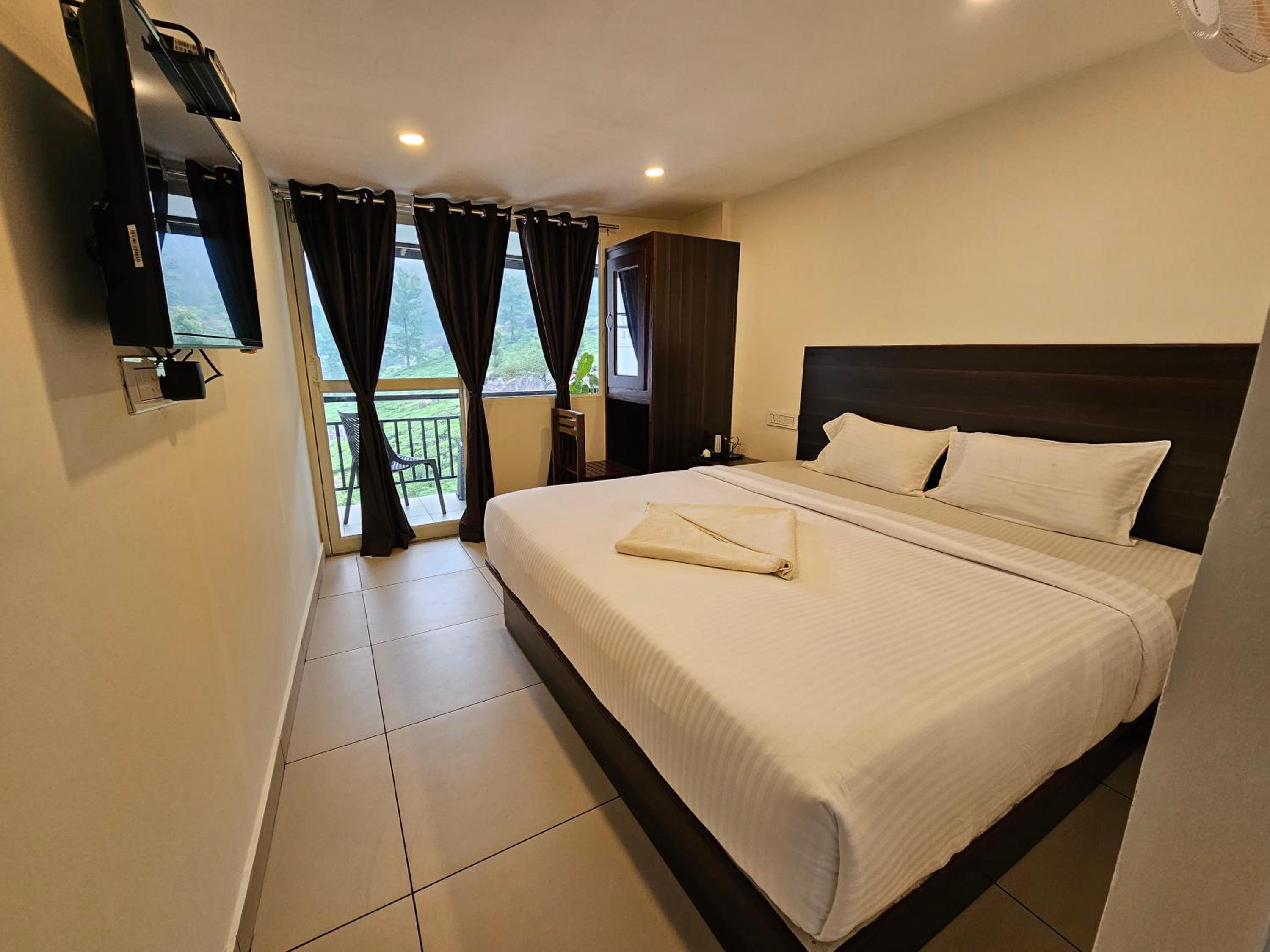 Budget Single Room with Mountain View (2 Adults + 1 Child) photo 1