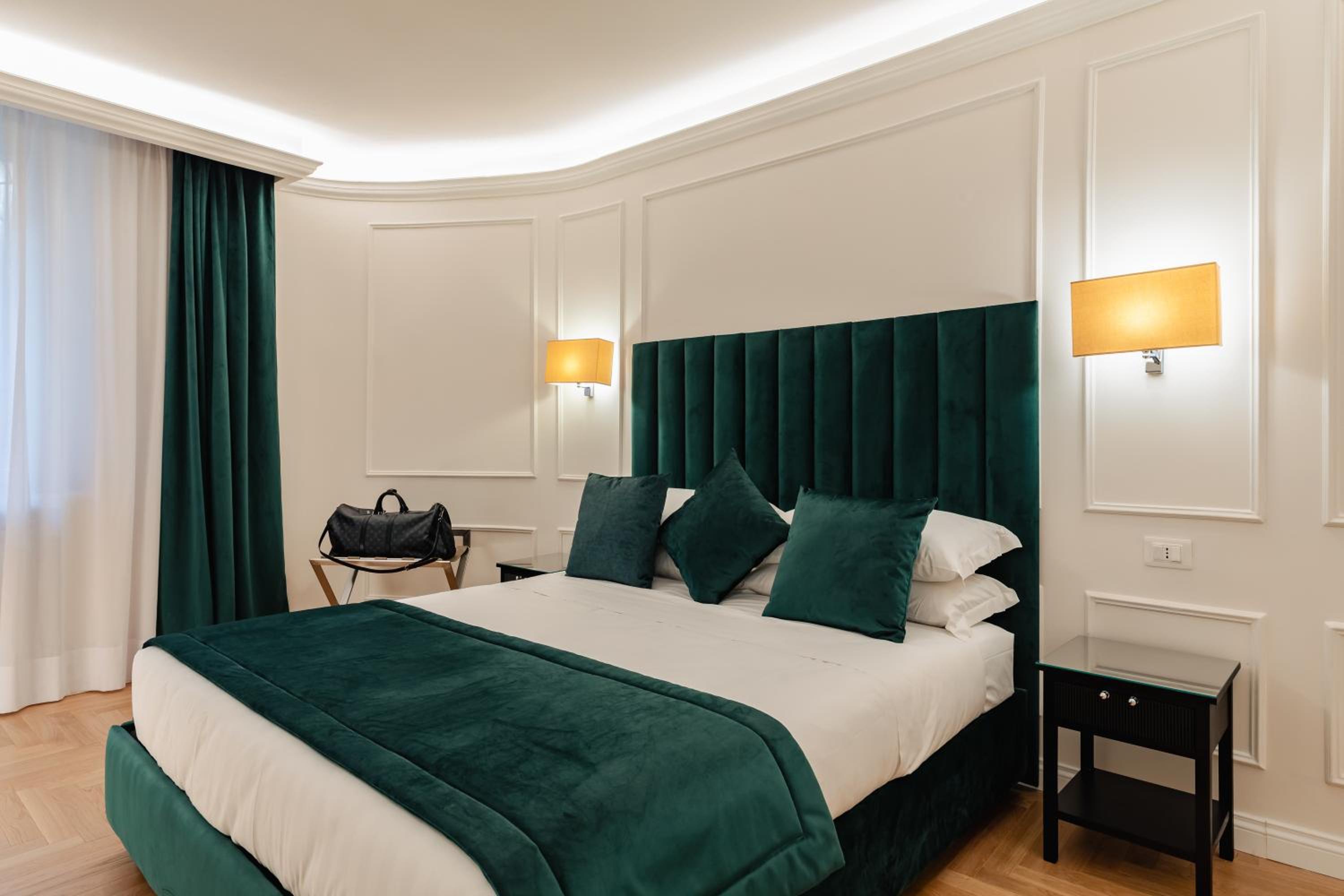 Superior King Room photo 2