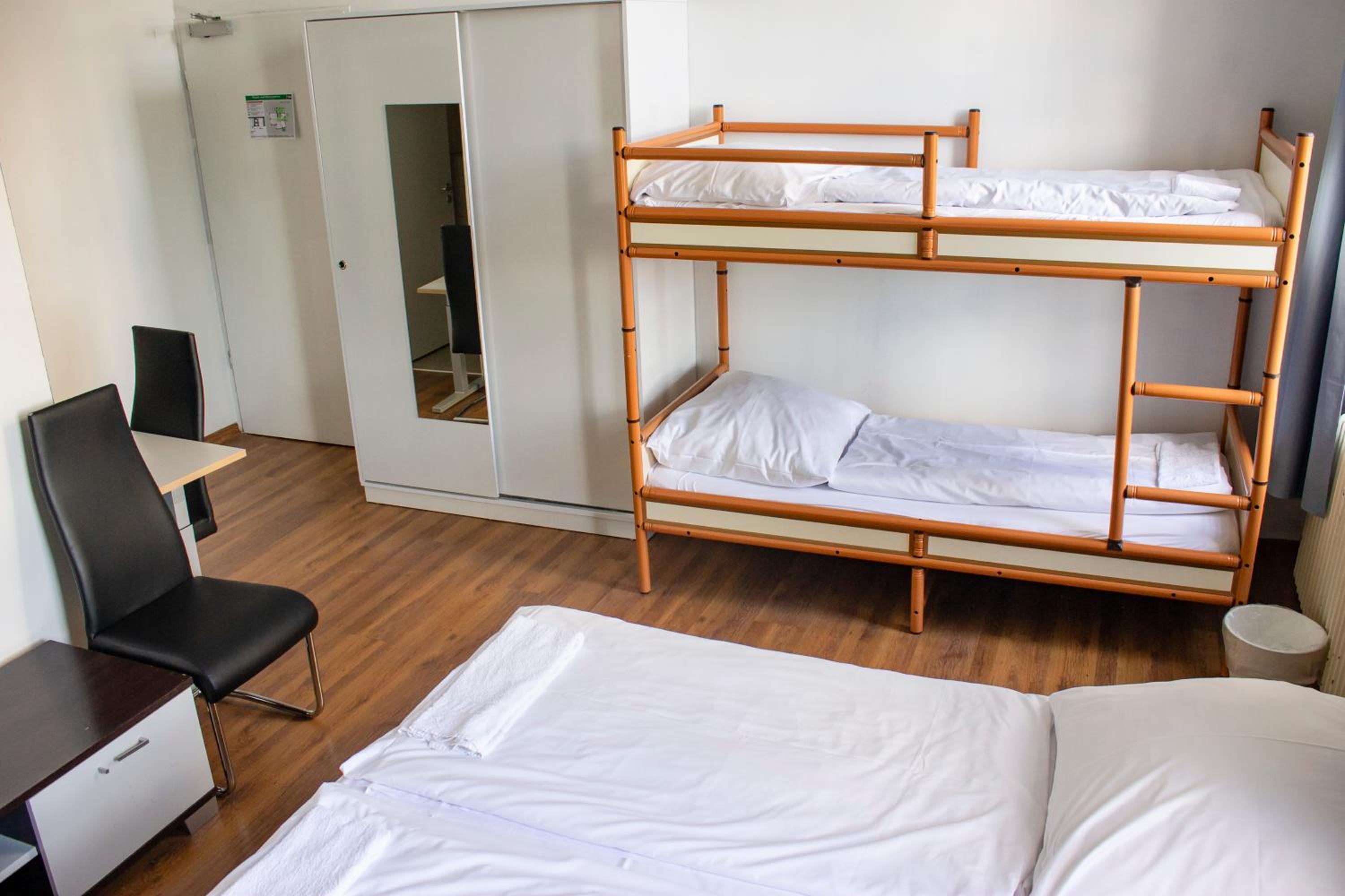 Quadruple Room with Shared Bathroom photo 2