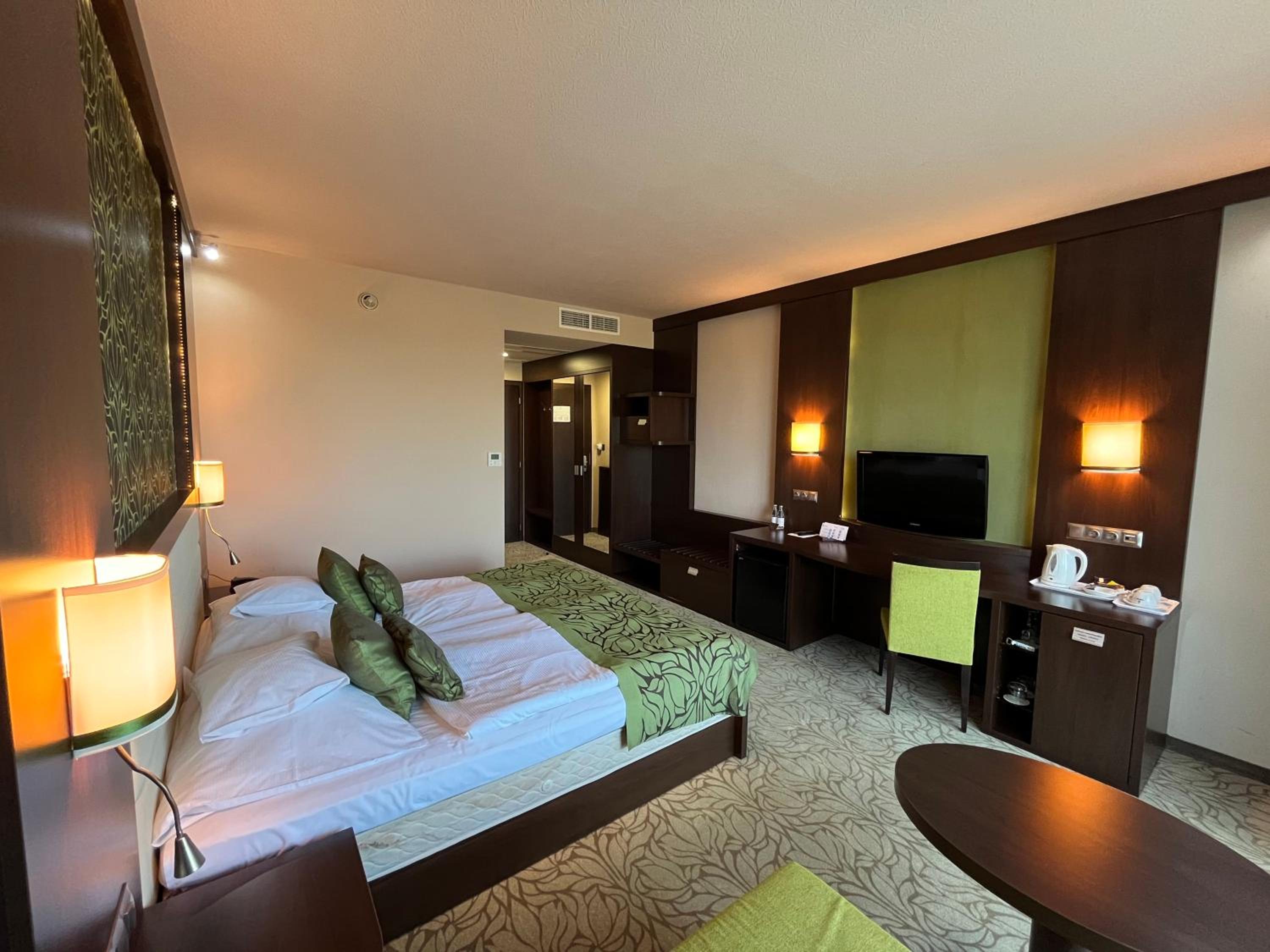 Deluxe Double Room with Balcony photo 1