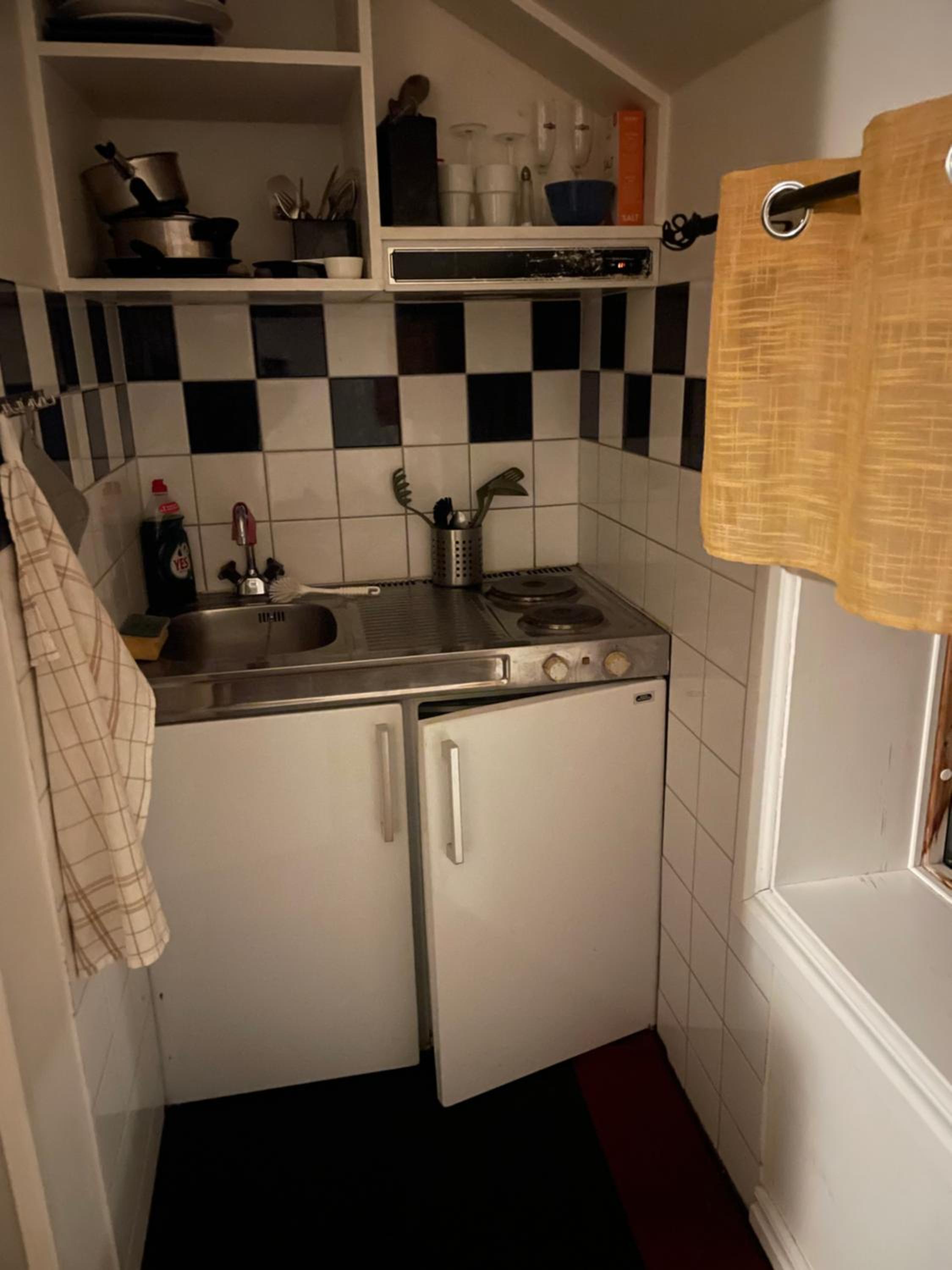 One-Bedroom Apartment - Photo 9