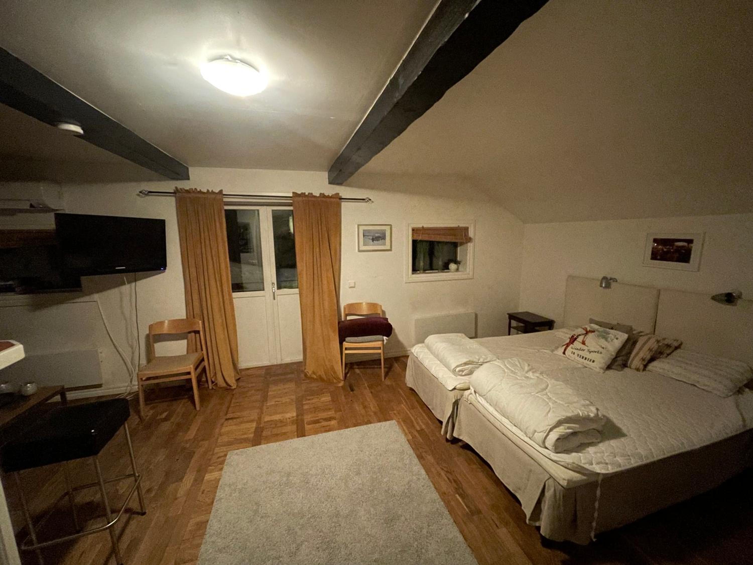 One-Bedroom Apartment - Photo 1