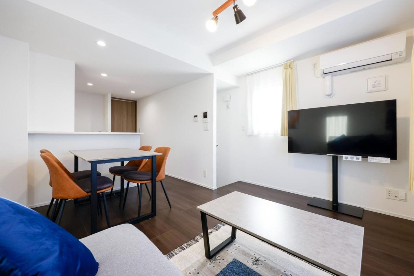 One-Bedroom Apartment photo 1