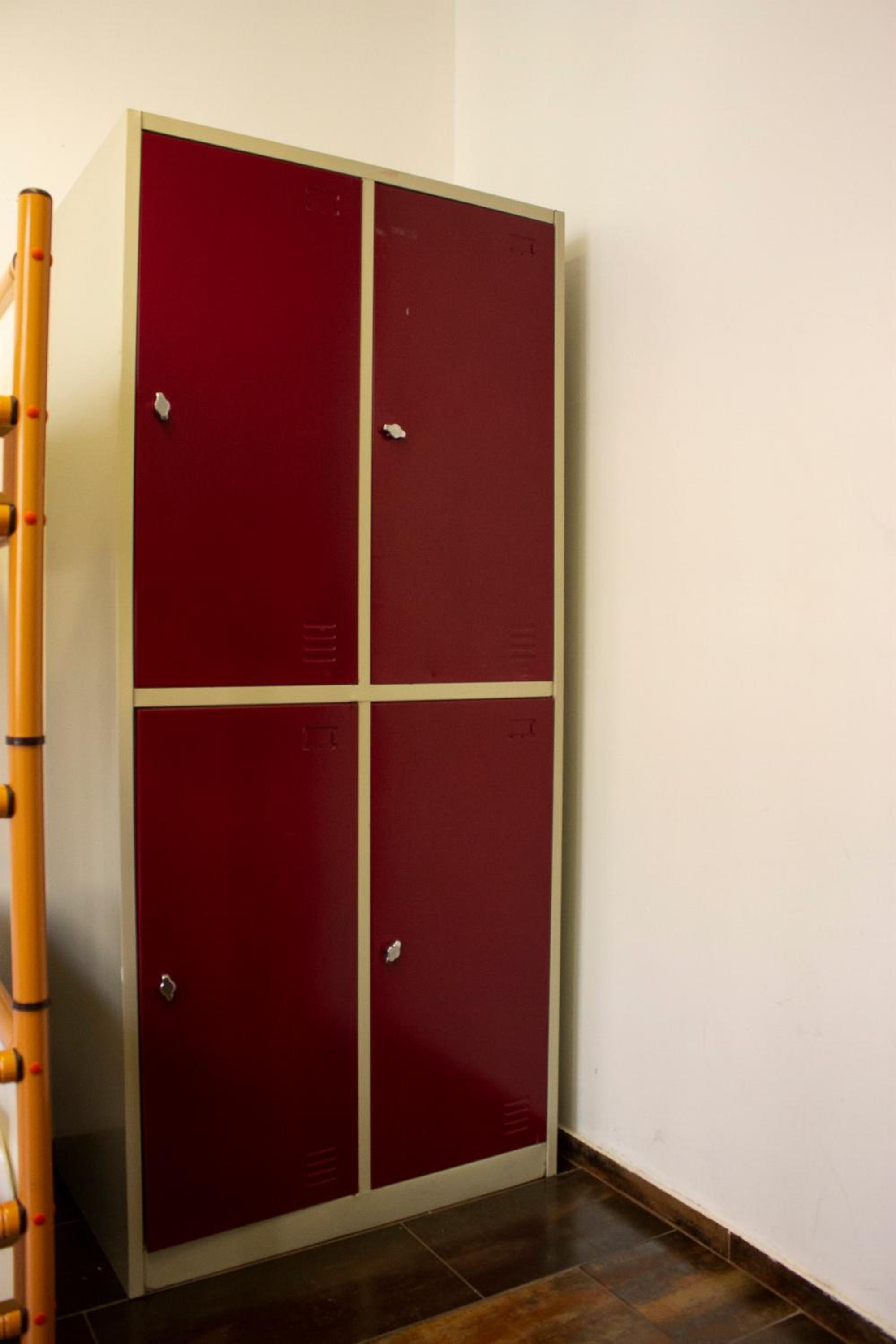 Dormitory Room (6 People) with Shared Bathroom photo 3