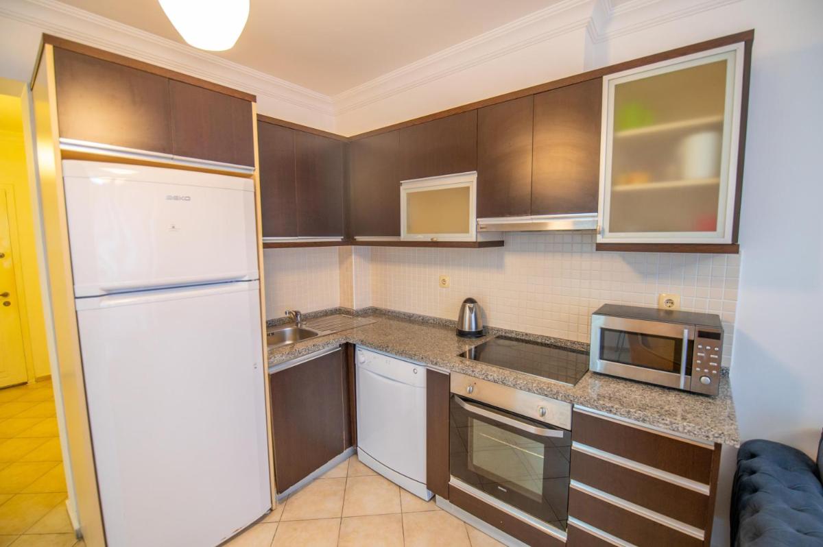 Three-Bedroom Apartment - Photo 31