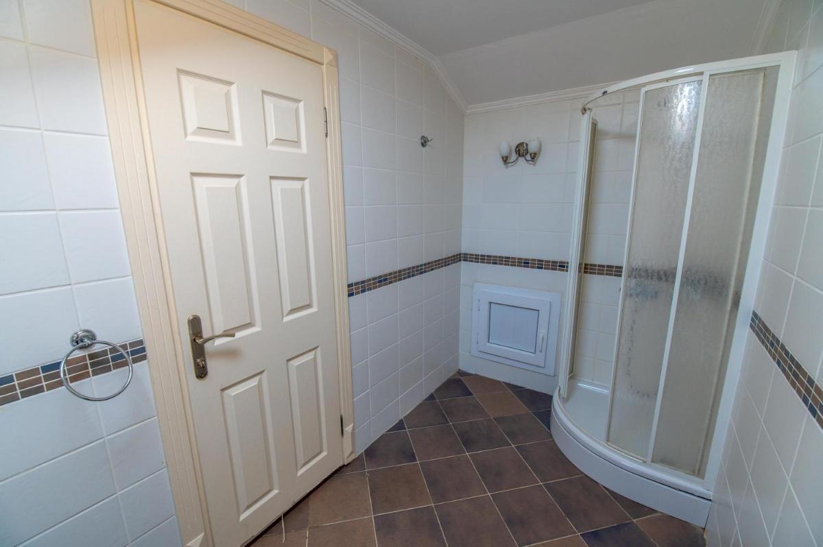Three-Bedroom Apartment - Photo 35