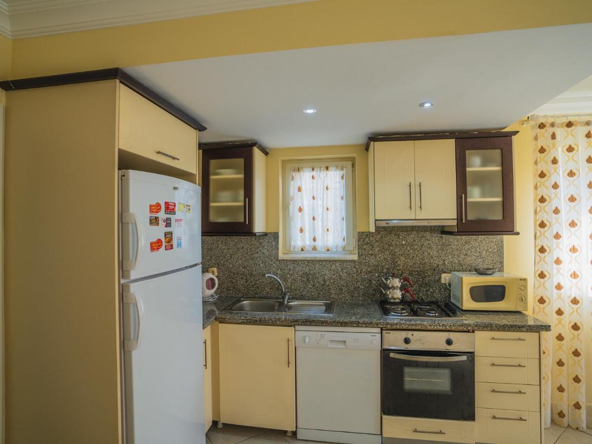Three-Bedroom Apartment - Photo 32