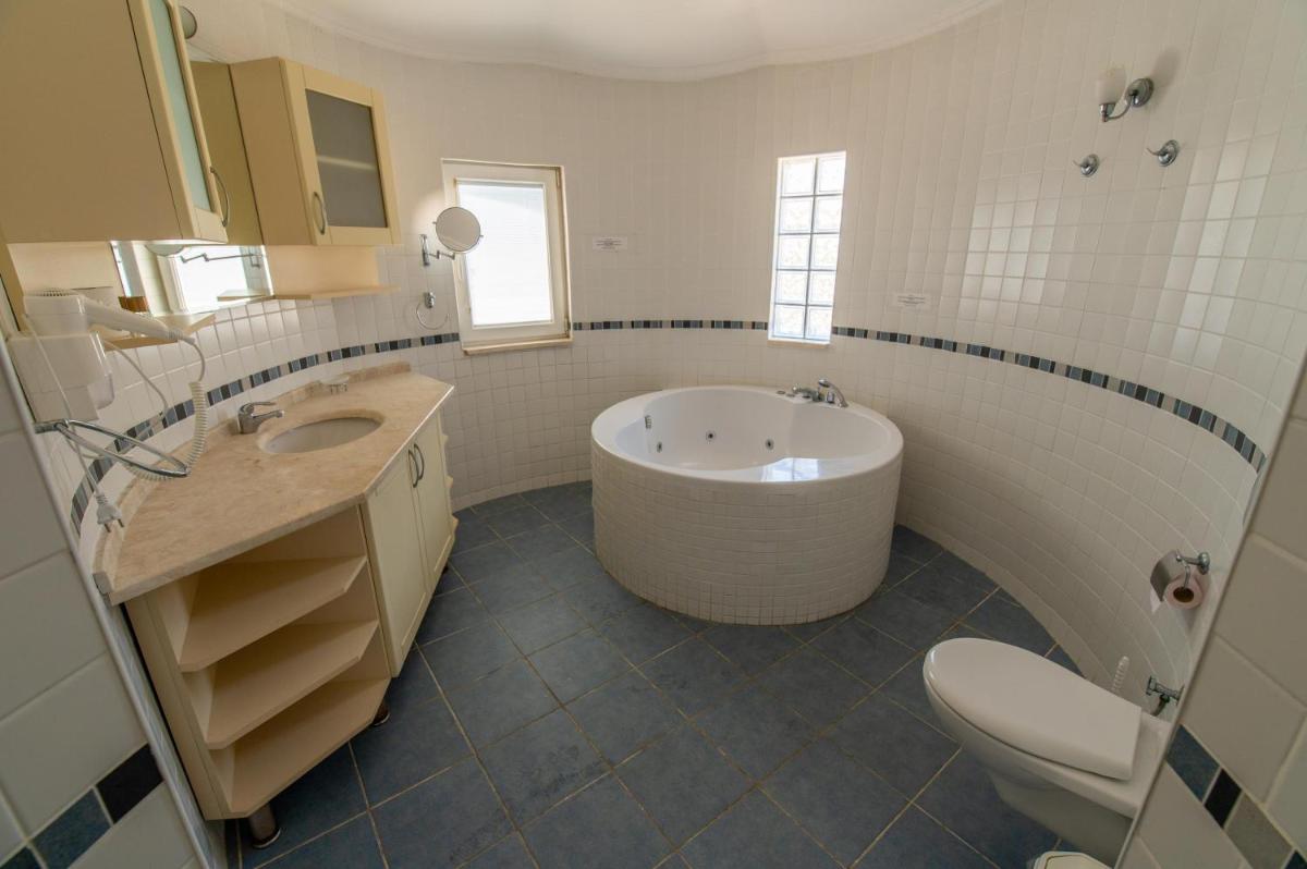 Three-Bedroom Apartment - Photo 17