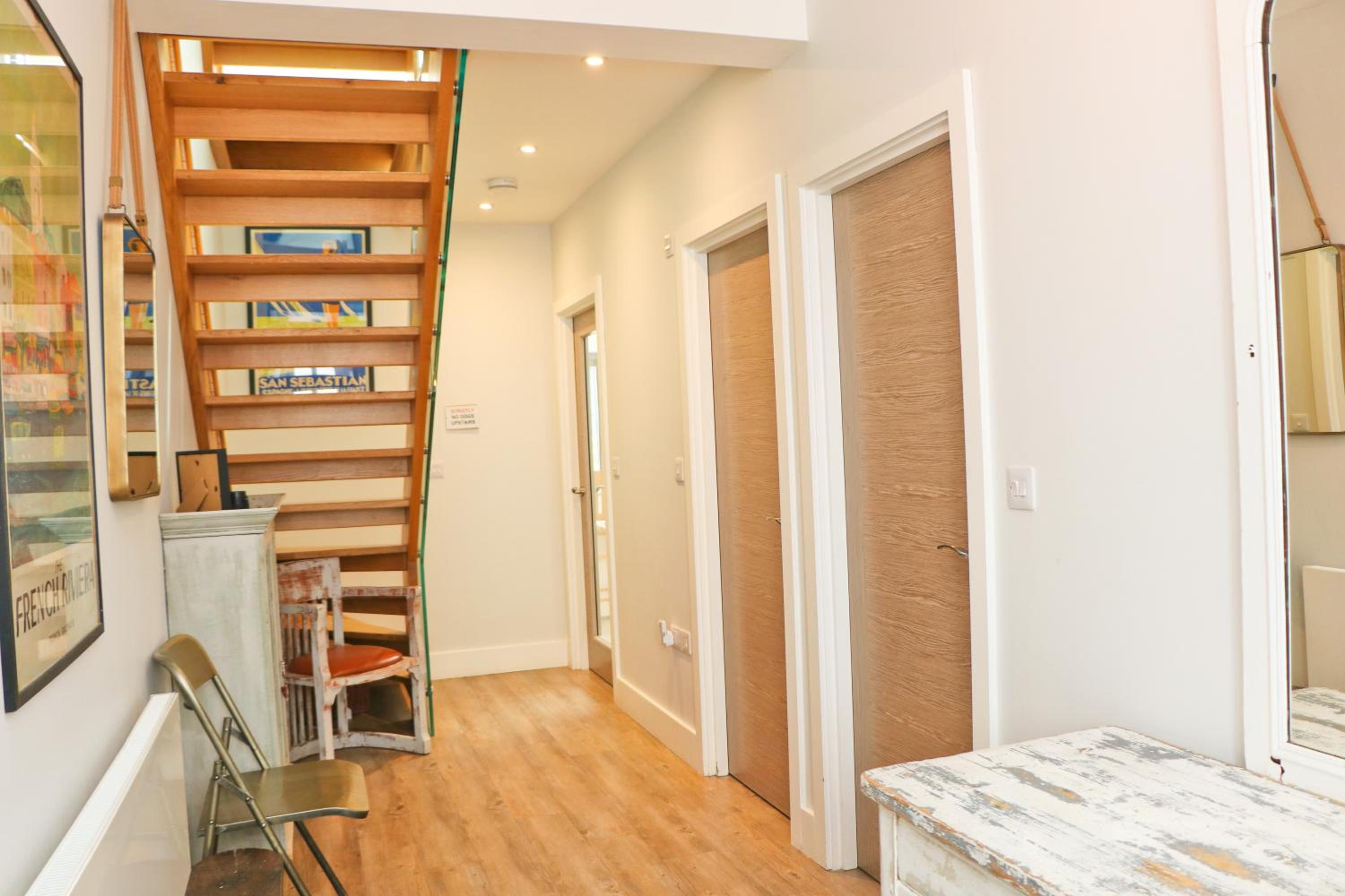 Four-Bedroom House photo 3