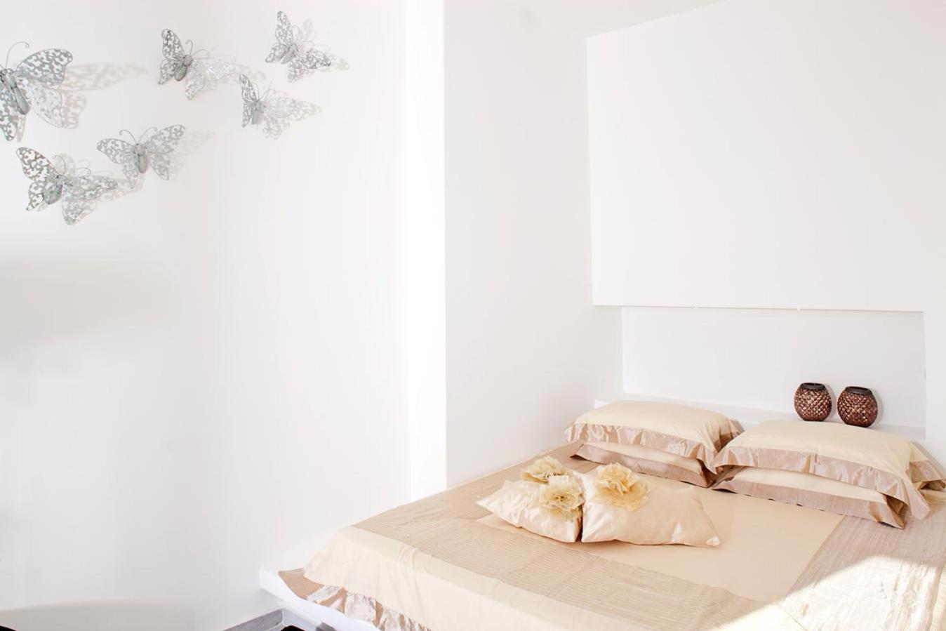 Galatea Suite with Hot Tub and Caldera View