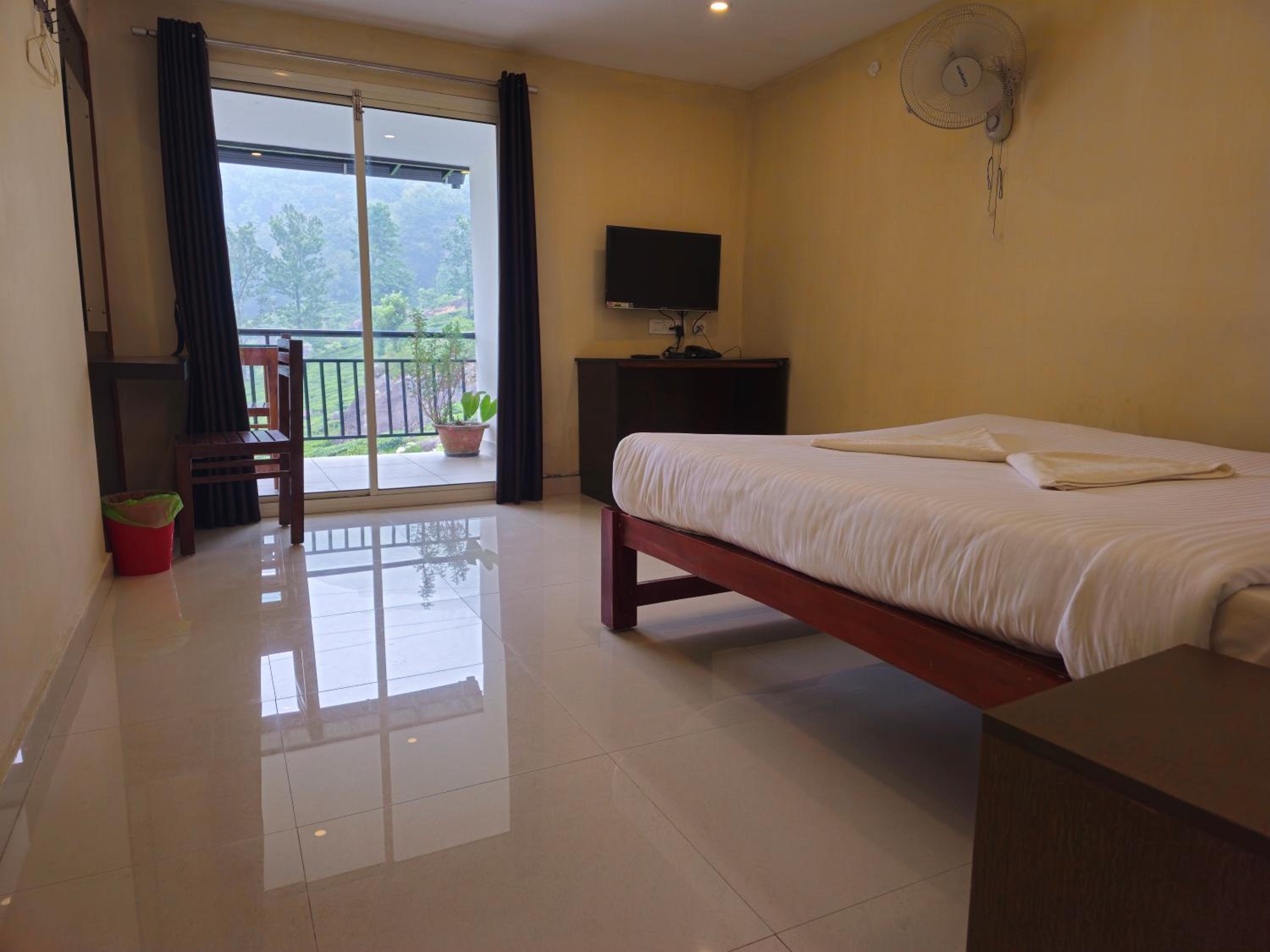 Double Room with Mountain View - Photo 2
