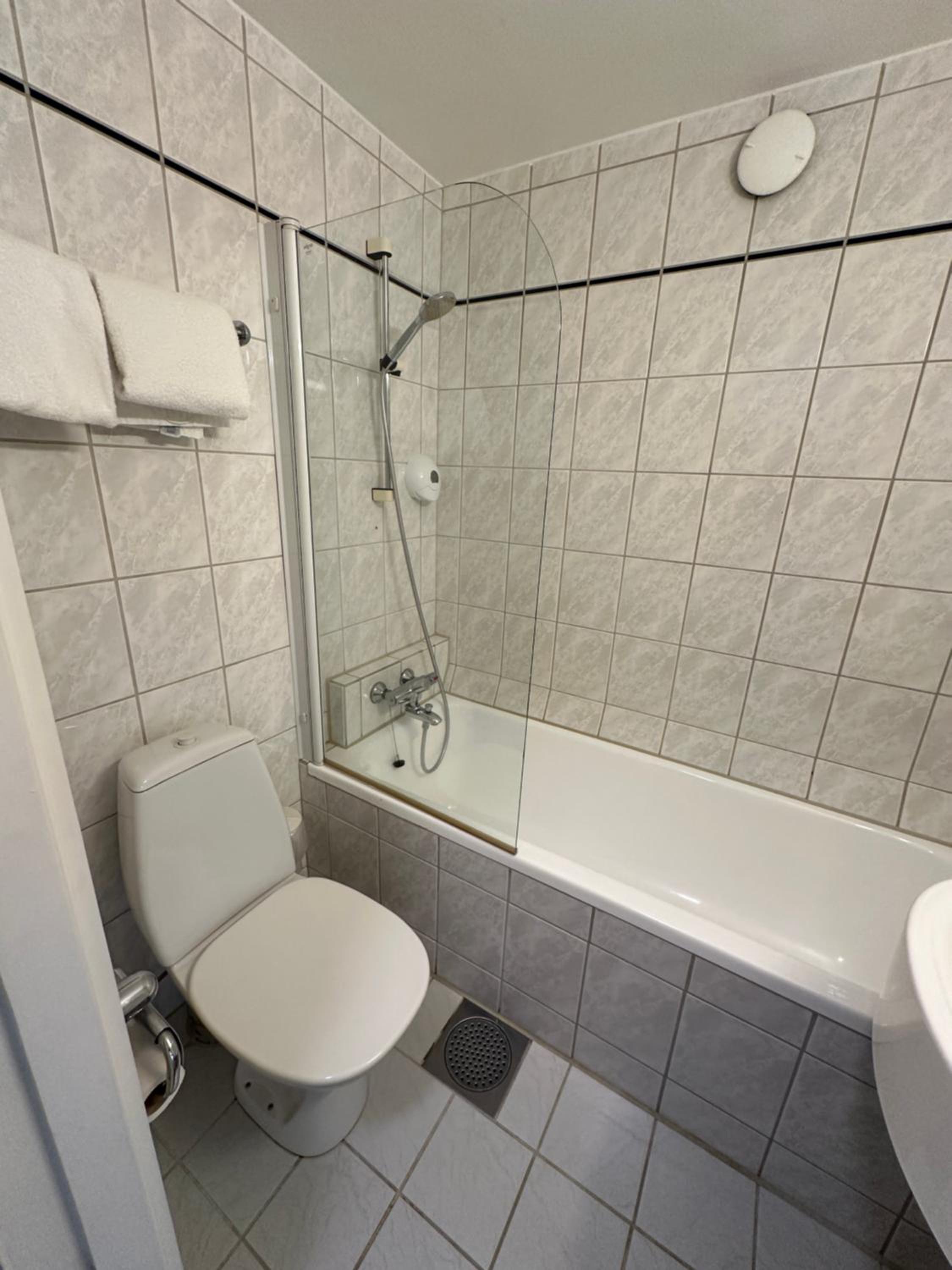 Standard Double Room - Photo 2