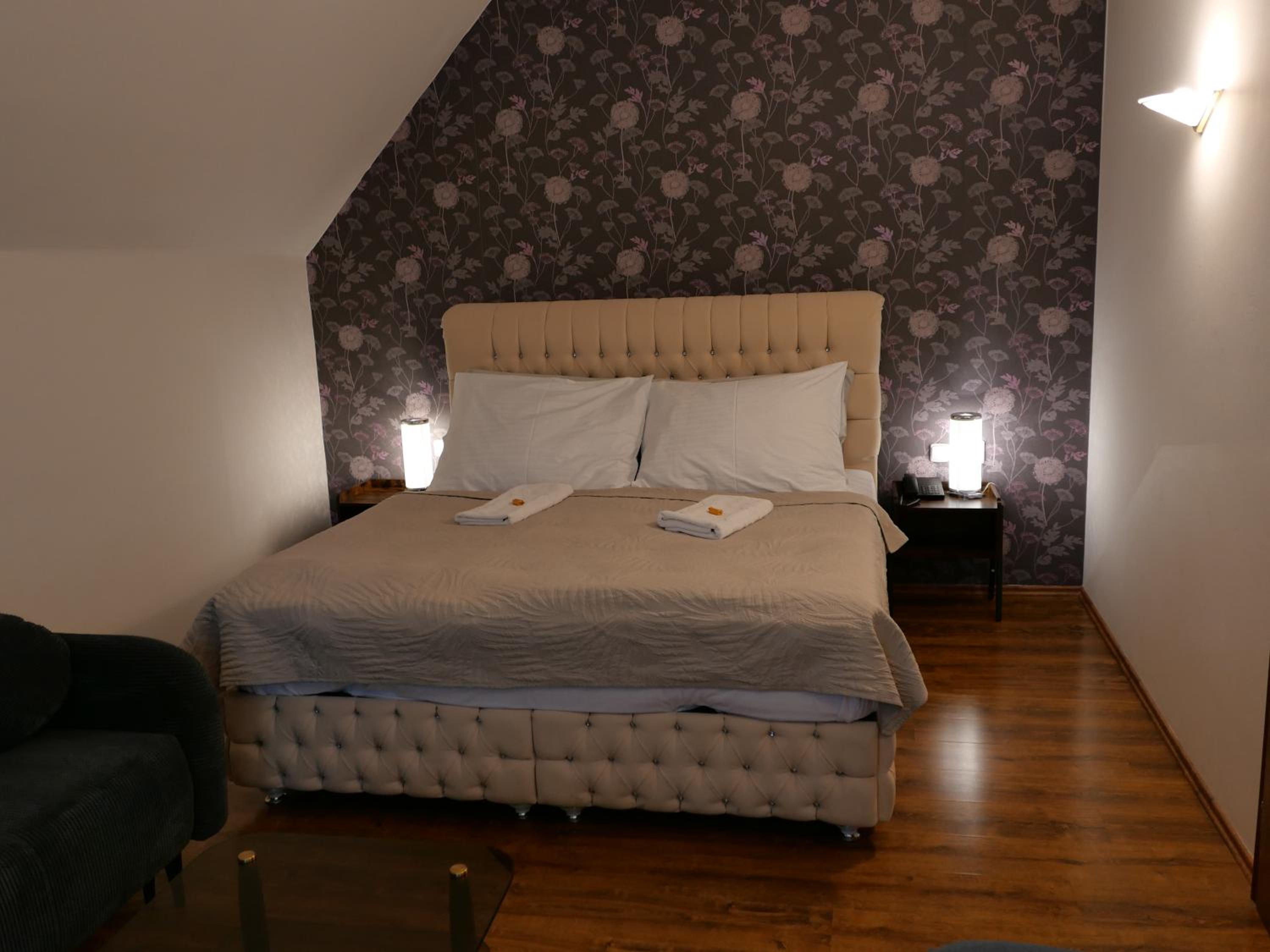 Double Room - Photo 4