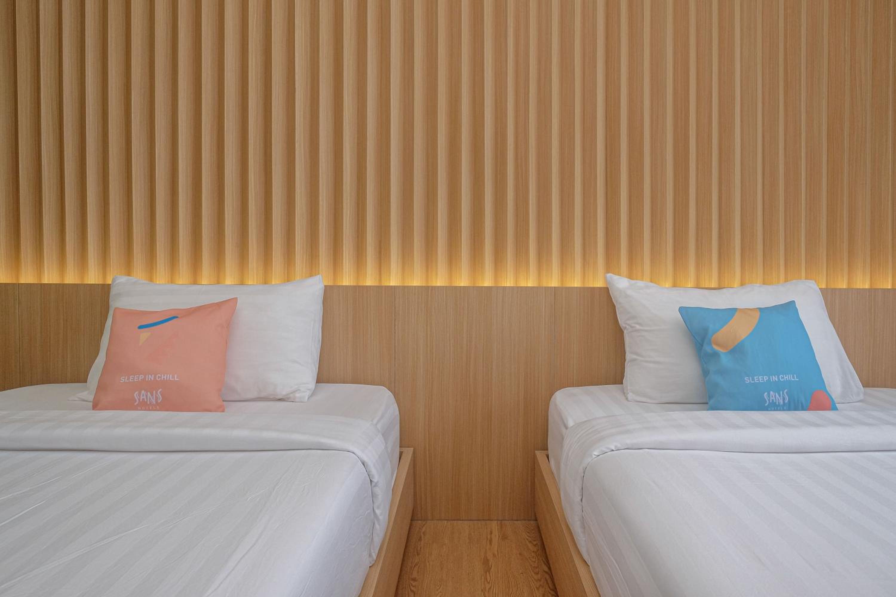 Deluxe Twin Room - Photo 13