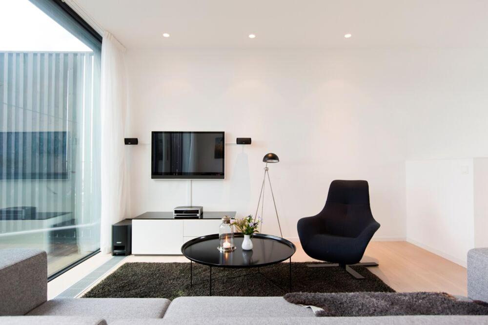 Large Double Room - Photo 1