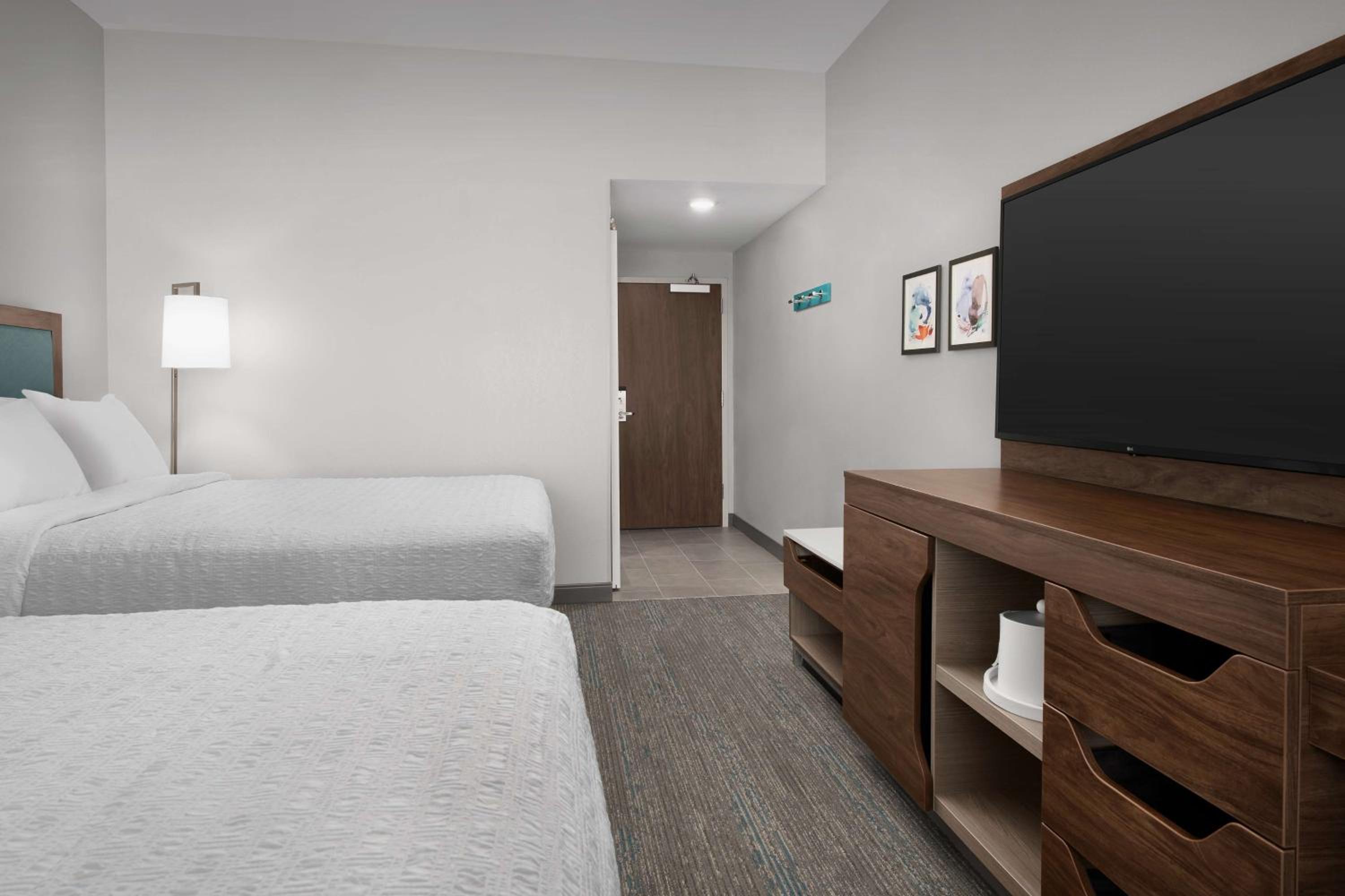 King Room with Bath Tub - Mobility Access