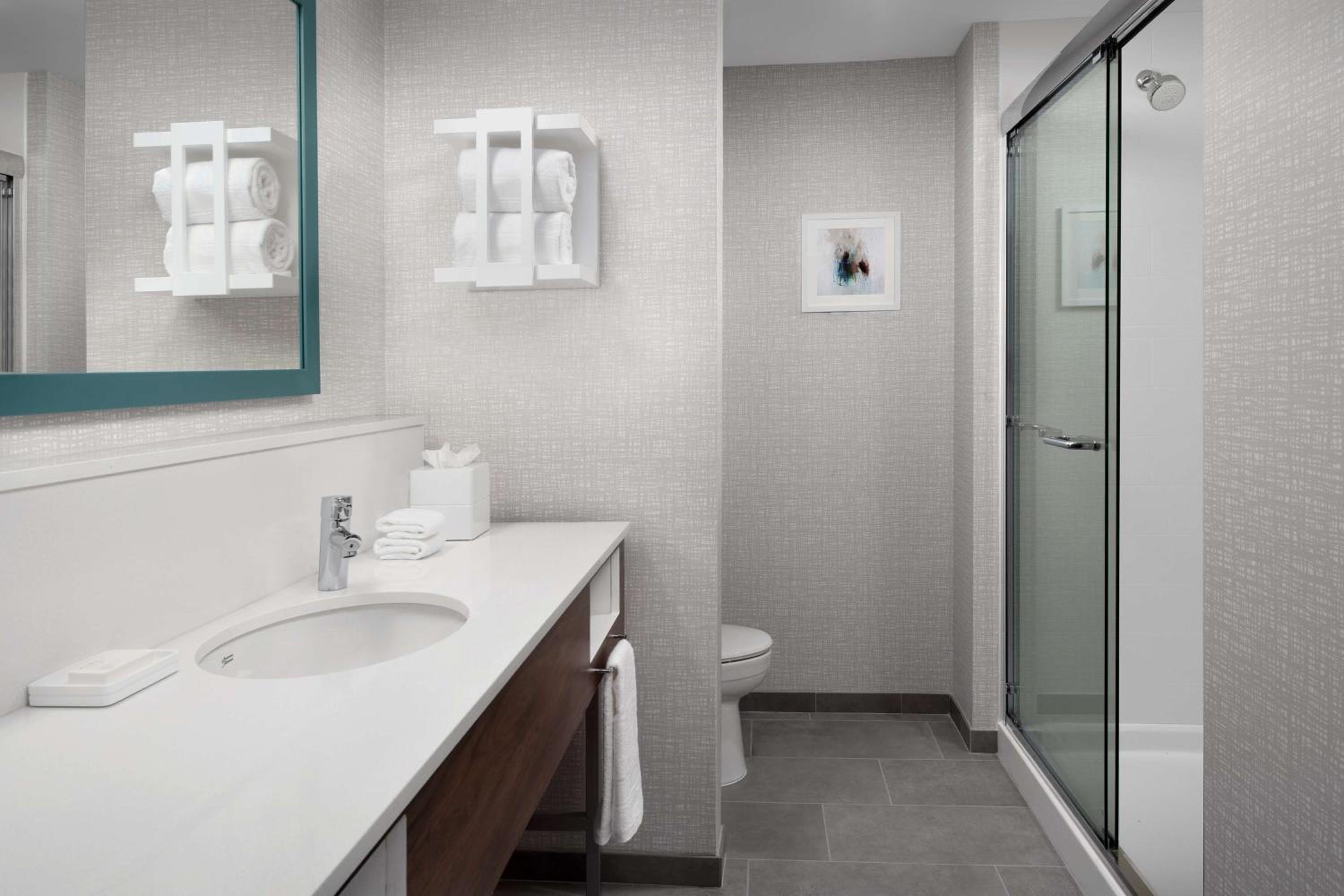 King Room with Bath Tub - Mobility Access