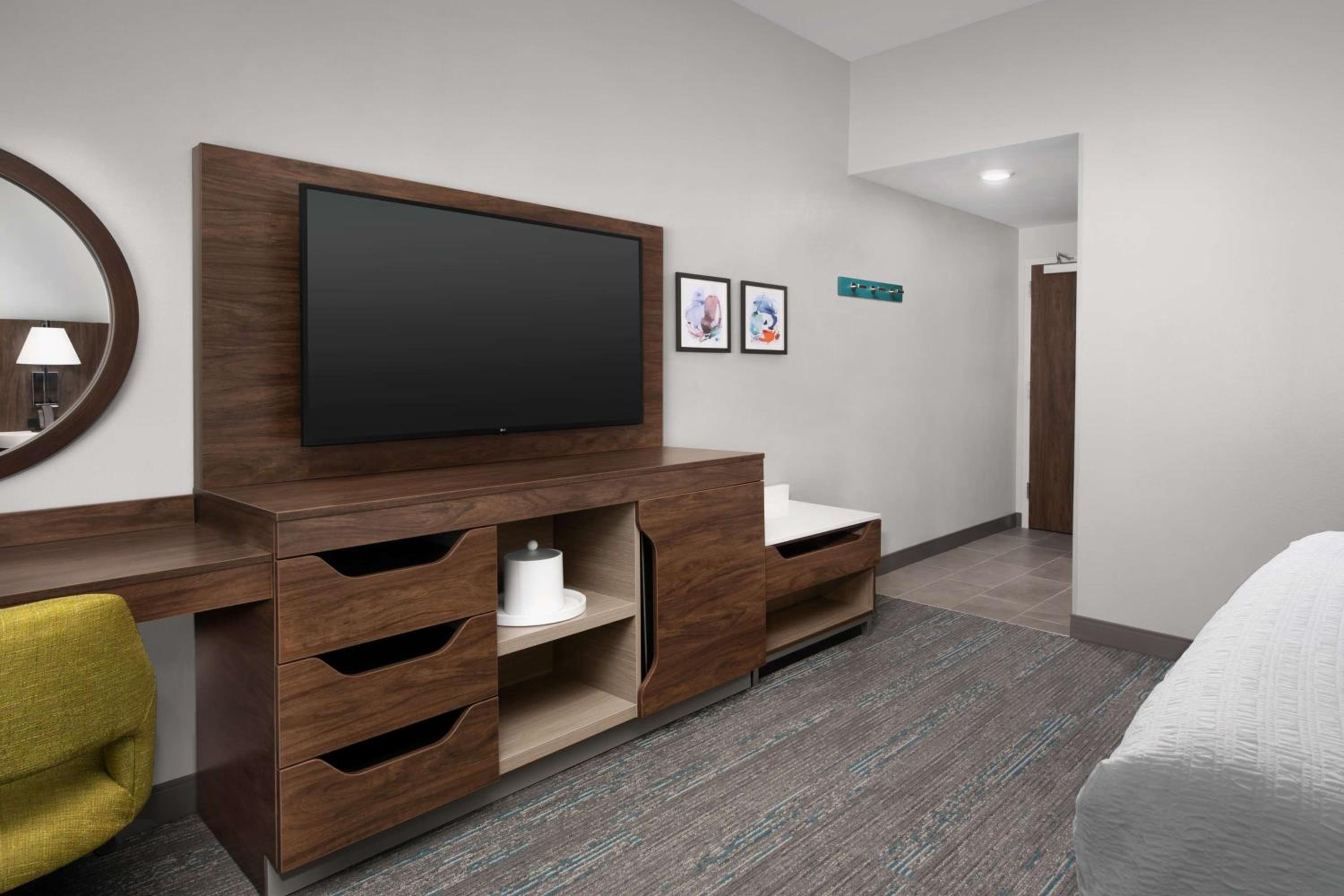 Room, 2 Queen Beds, Accessible (Mobility & Hearing, Roll-In Shower)