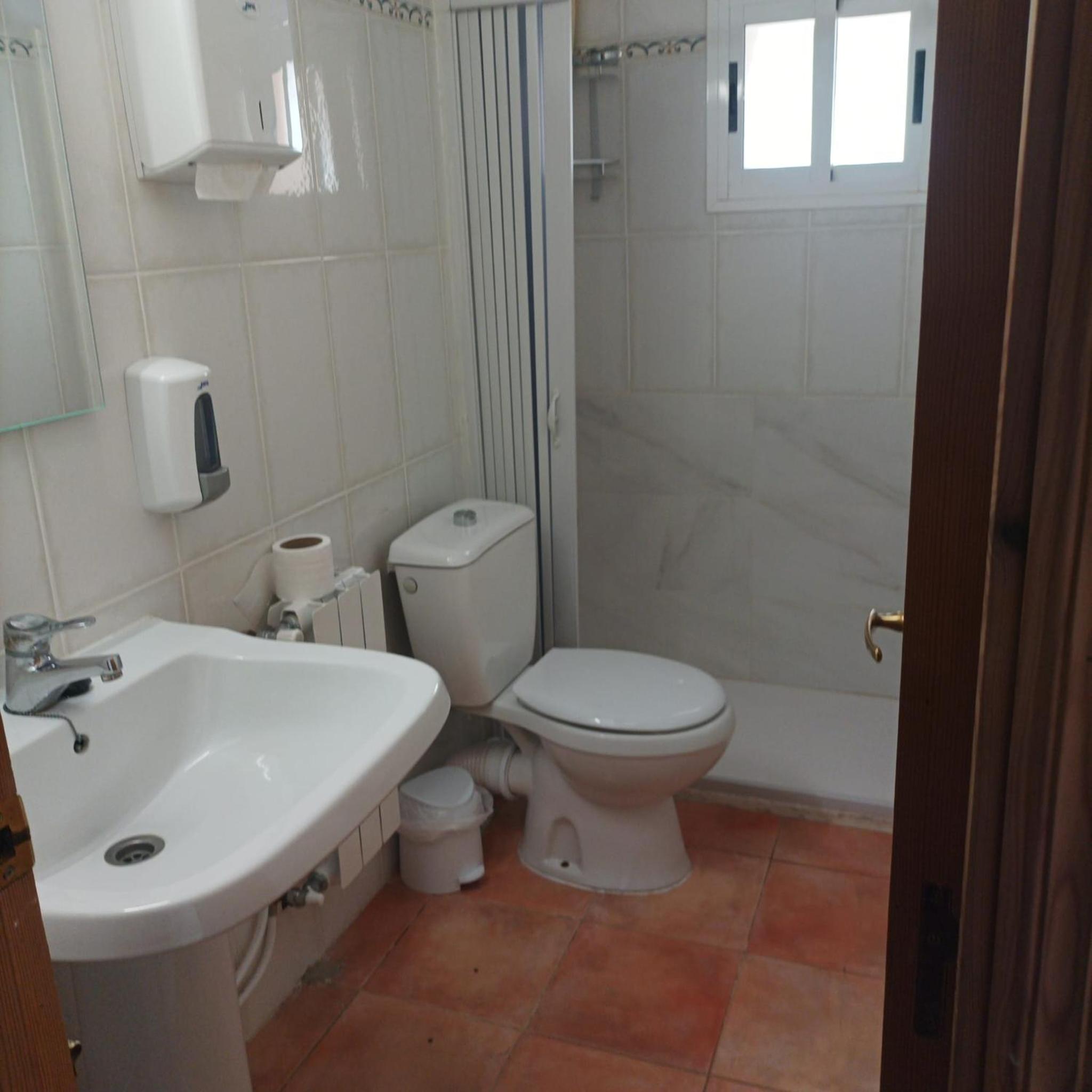 Double Room with Private Bathroom photo 3