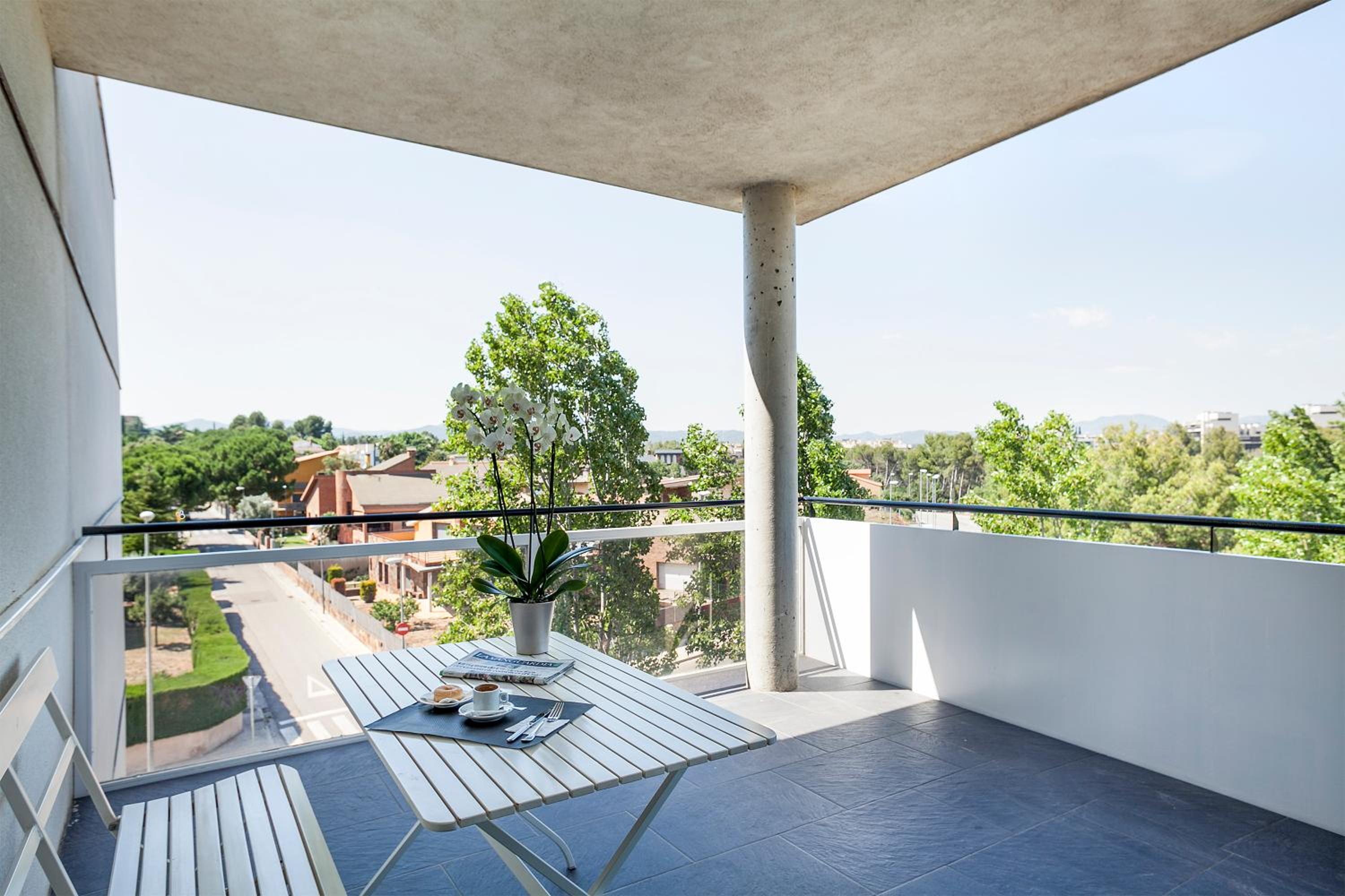 Studio with Balcony - Photo 2