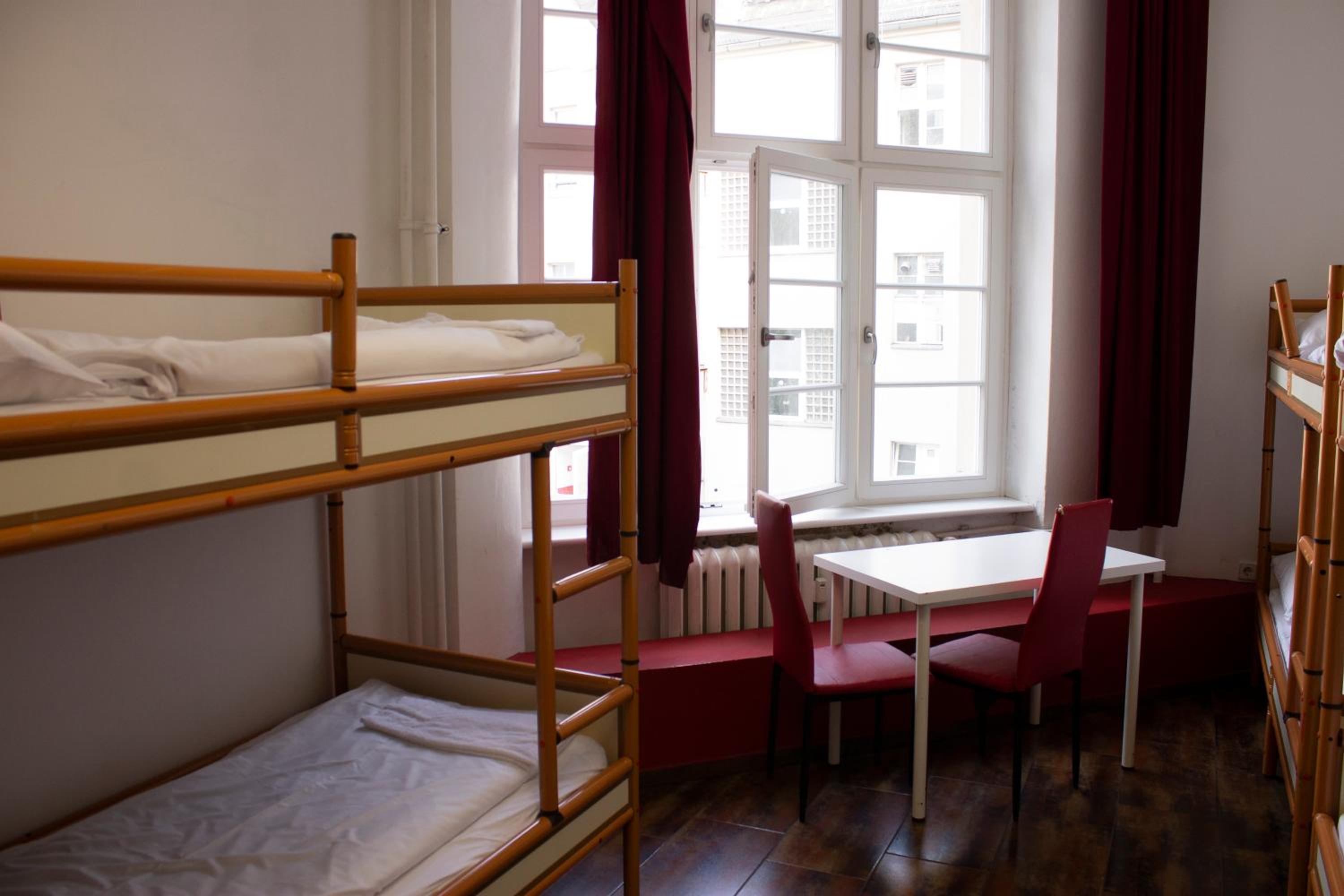 Single Bed in Mixed Dormitory Room (8 people) photo 3