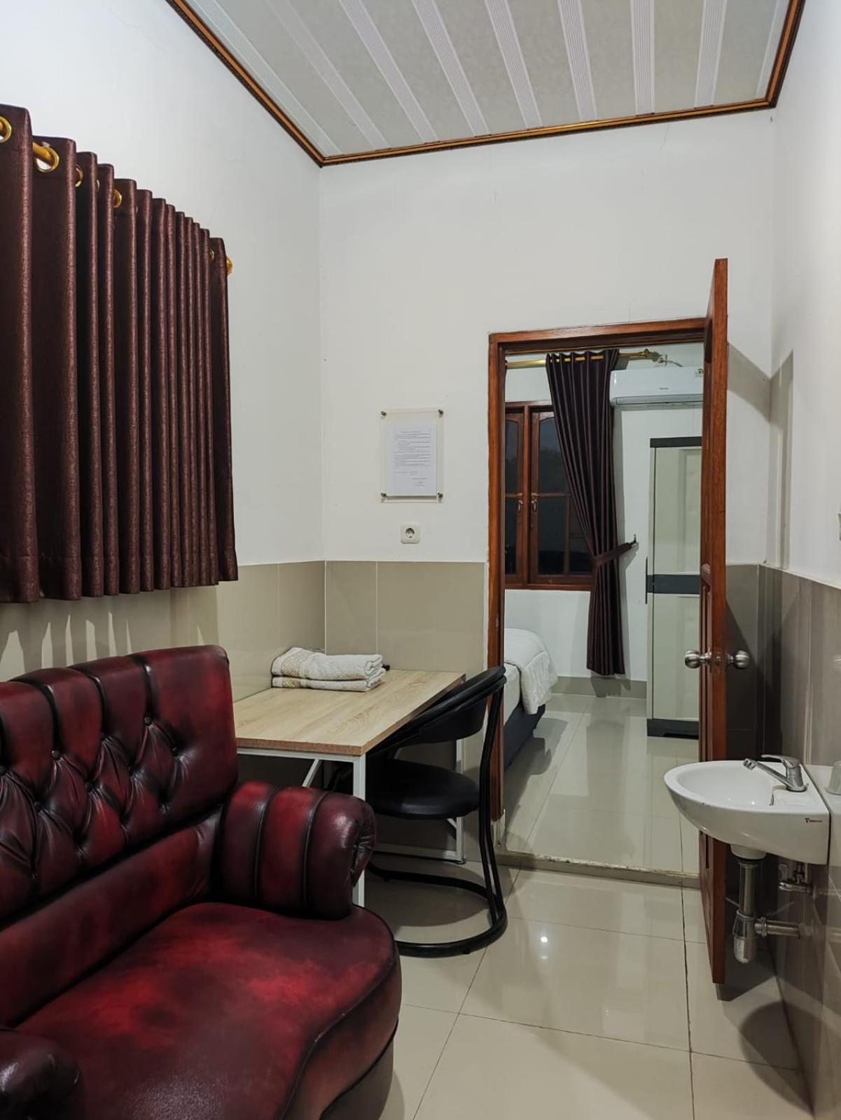 Deluxe Room - Photo 7