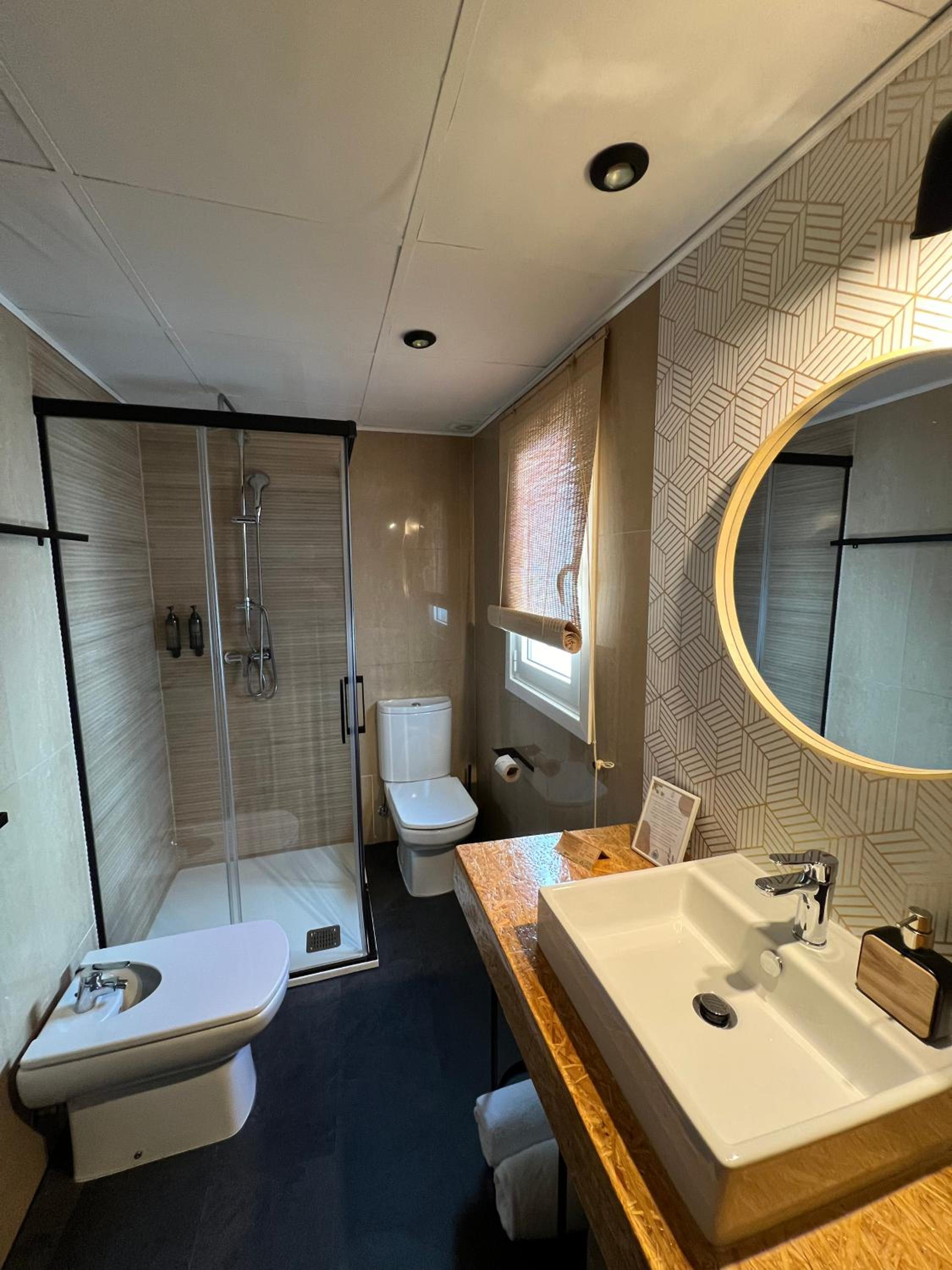 Double or Twin Room - Photo 8