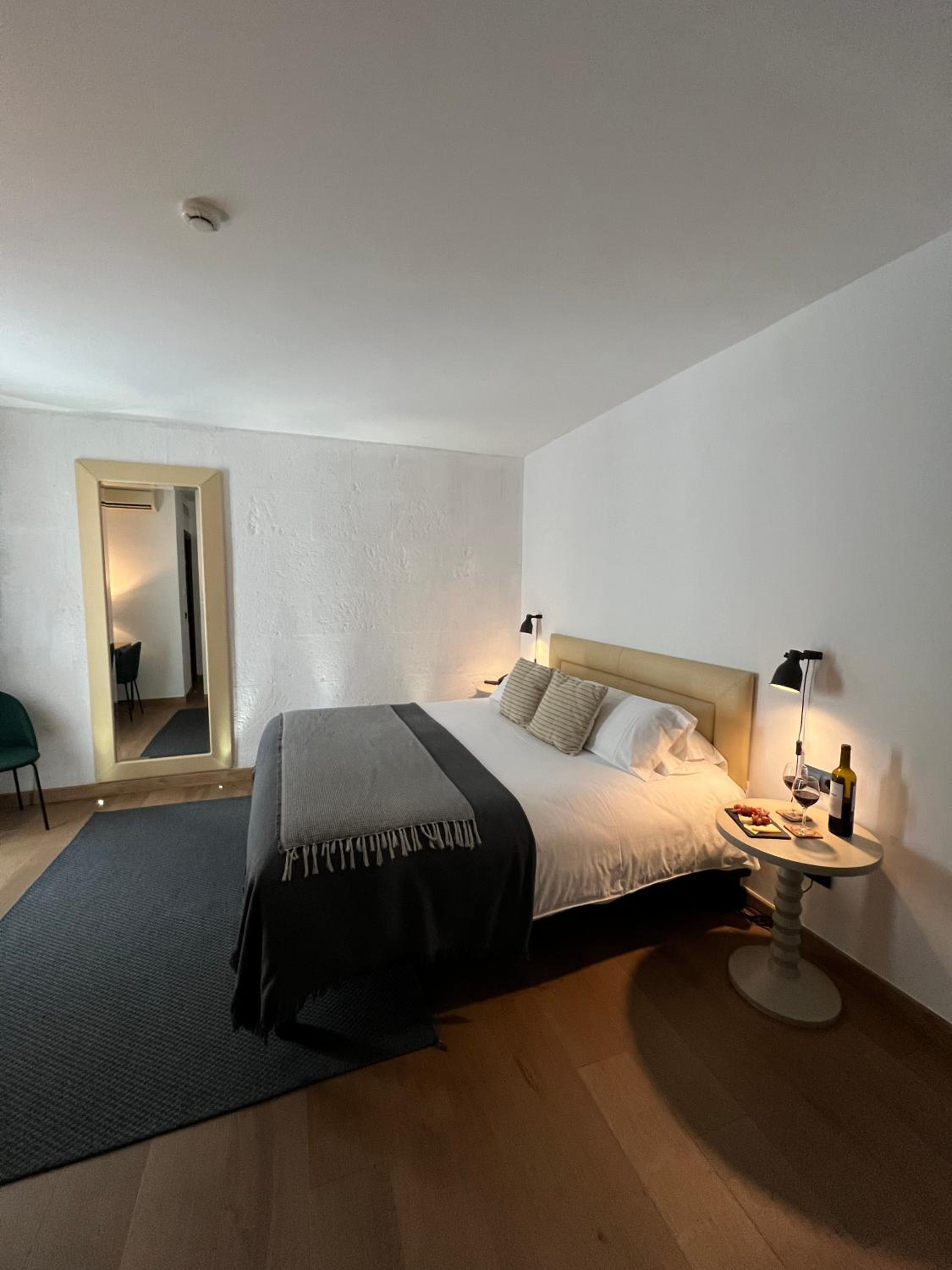 Double or Twin Room - Photo 9