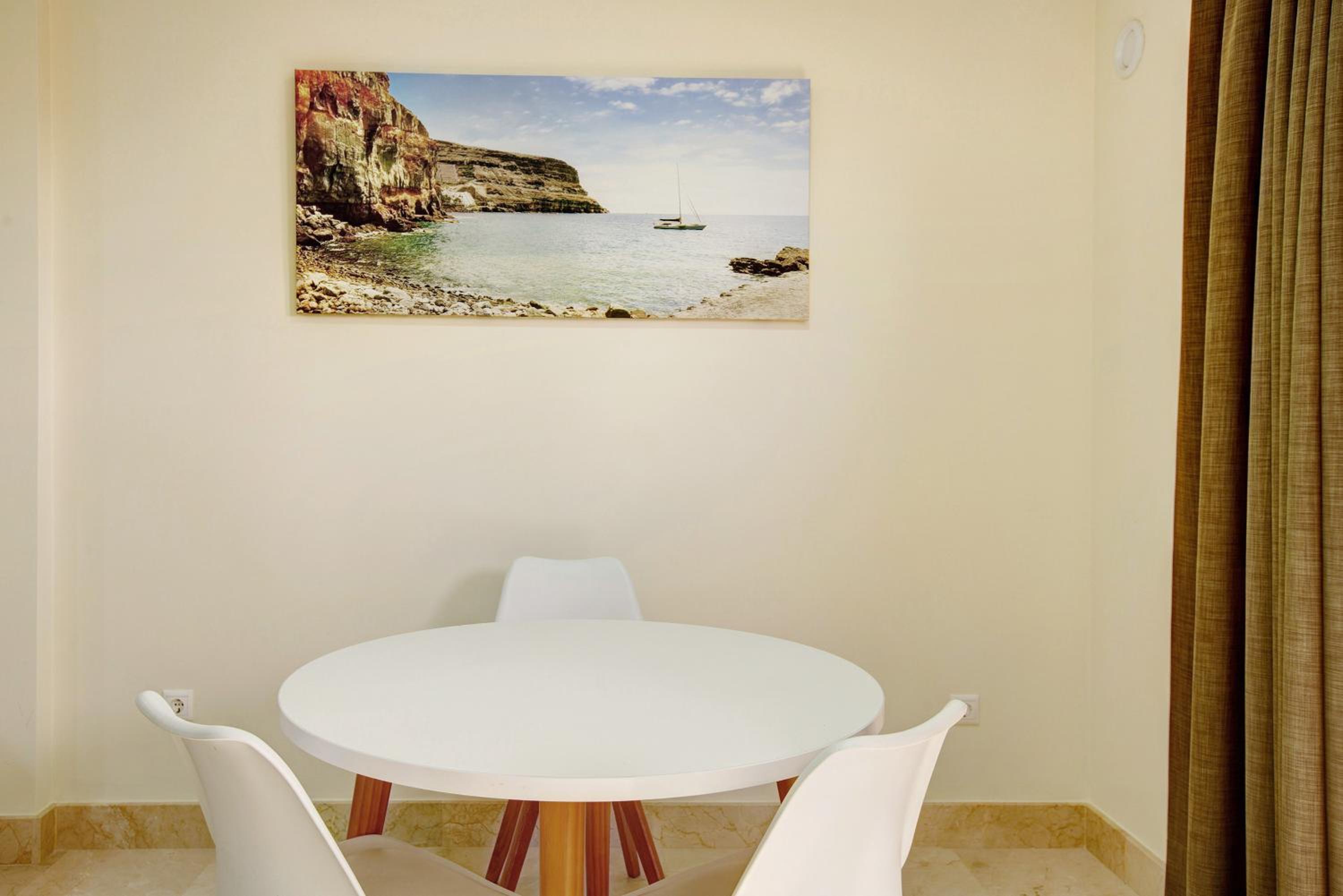 Superior One-Bedroom Apartment photo 3