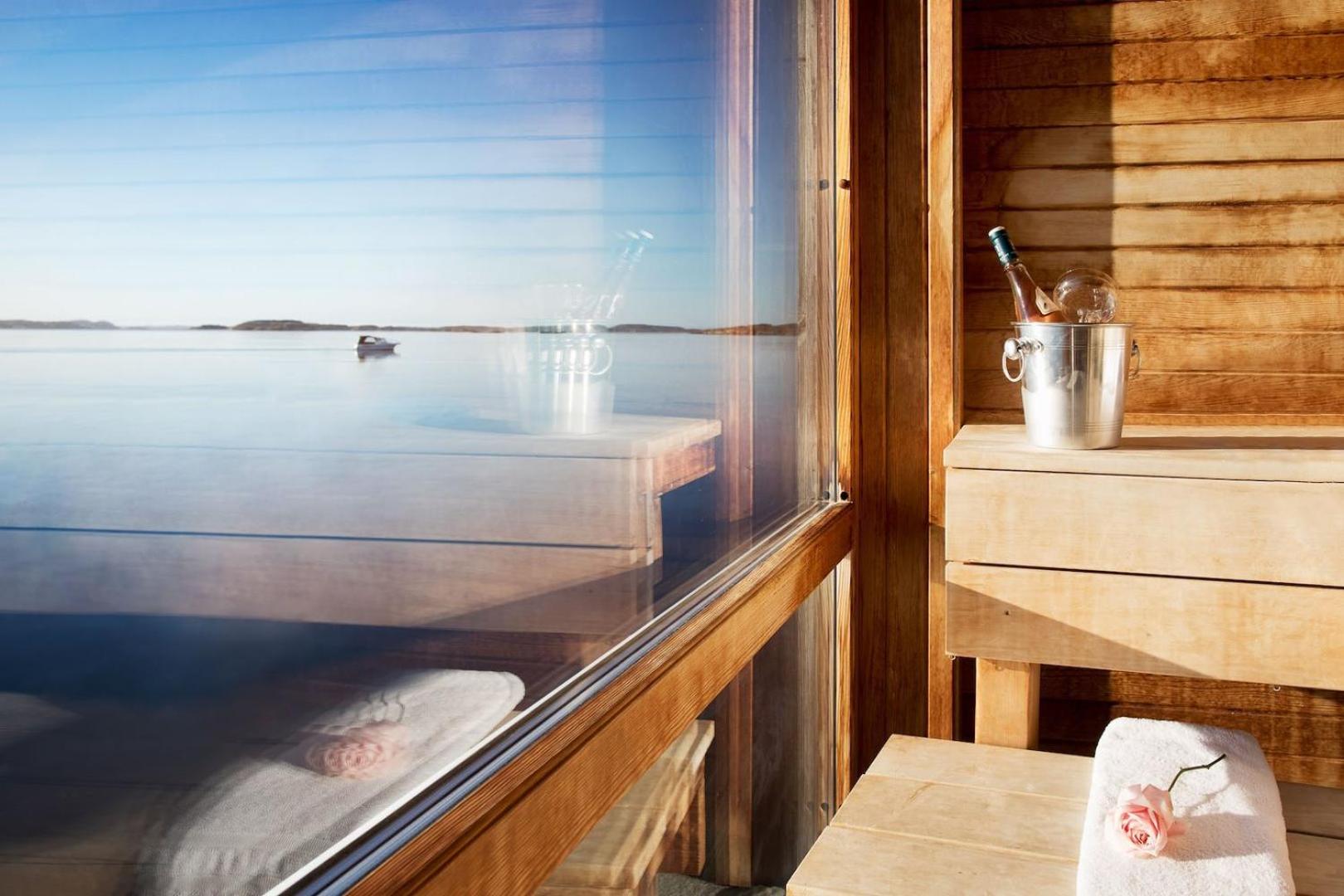 Double Room with Spa Bath photo 3