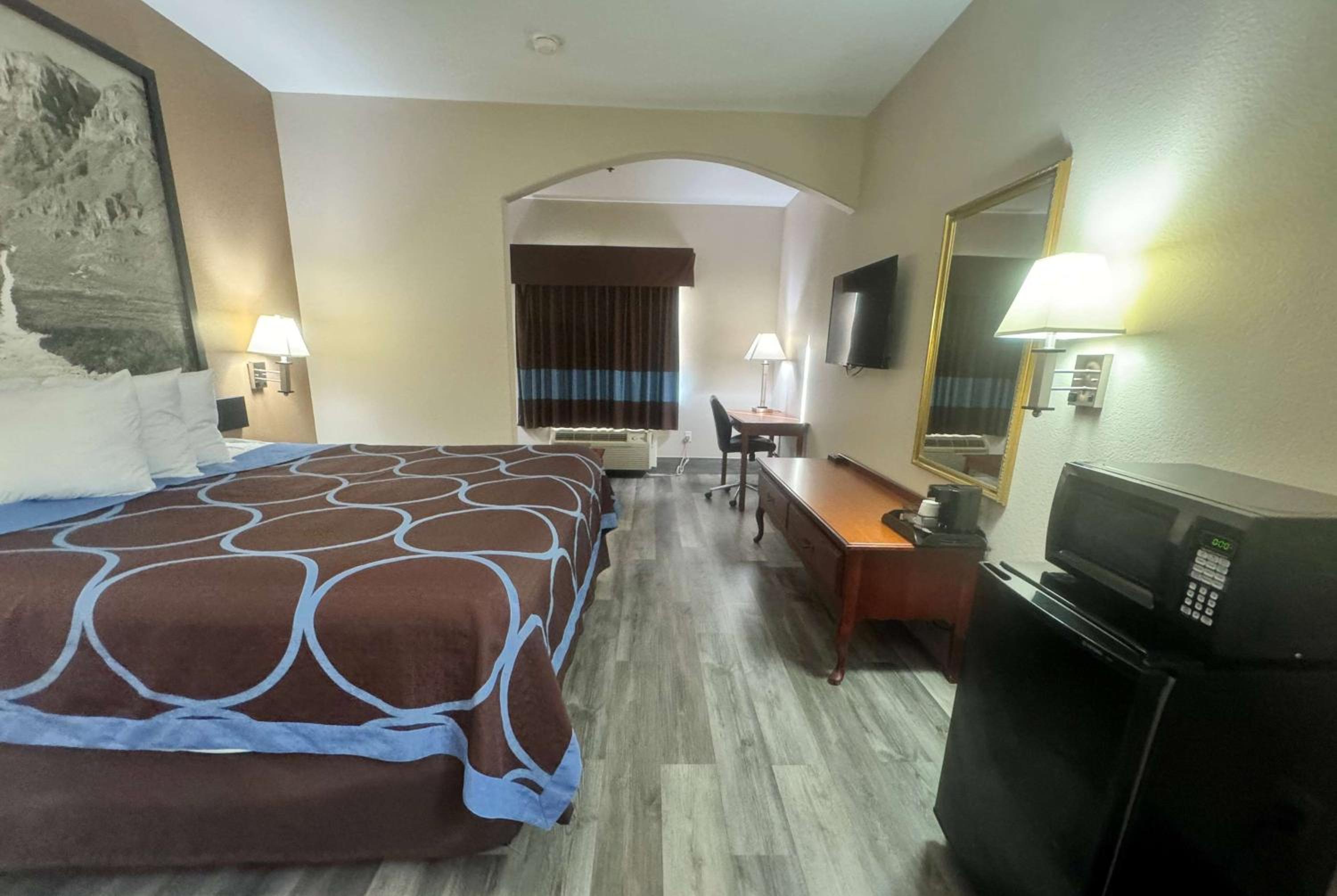 Deluxe Queen Room - Mobility Access/Non-Smoking photo 2