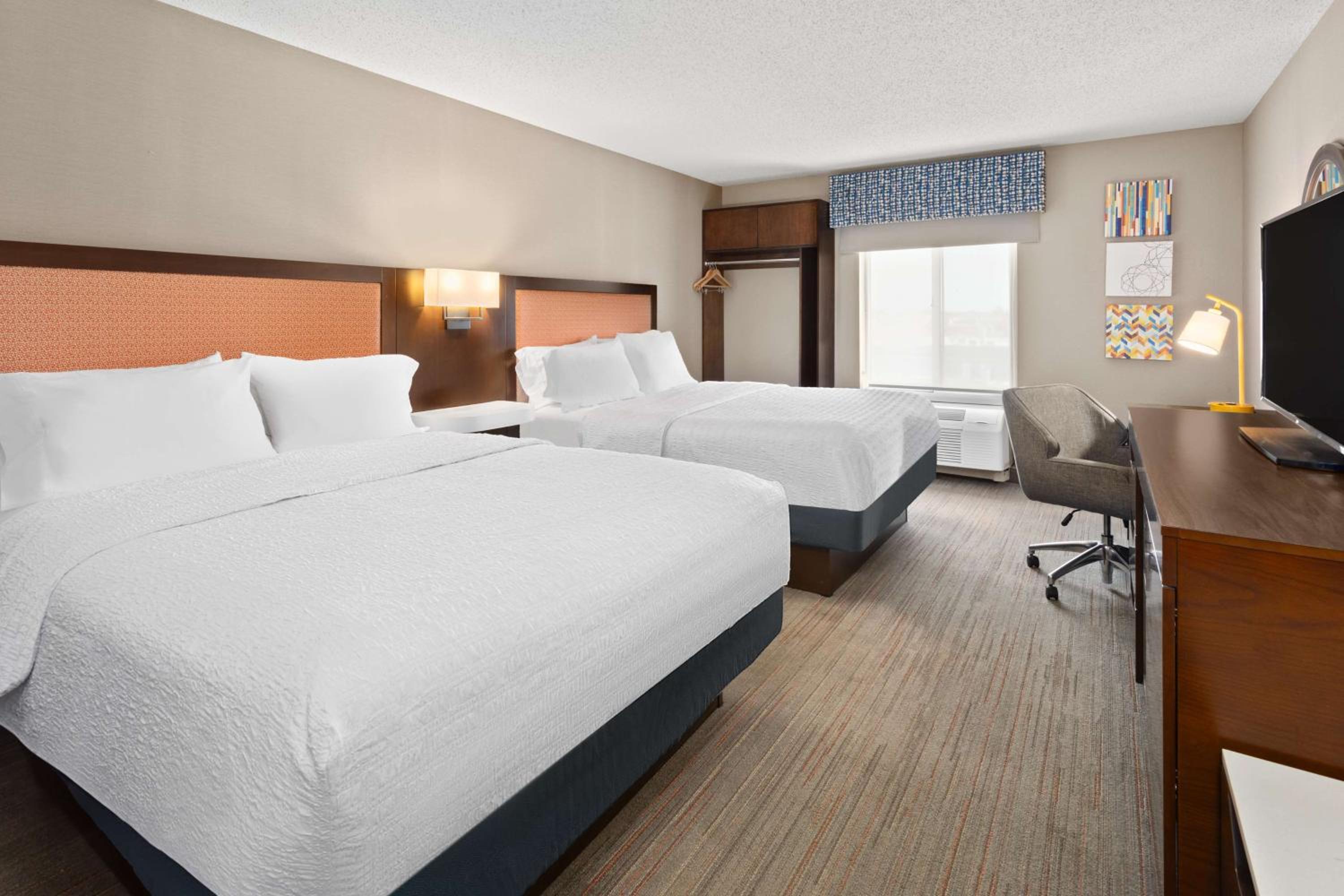 Queen Room with Two Queen Beds - Non-Smoking - Photo 1