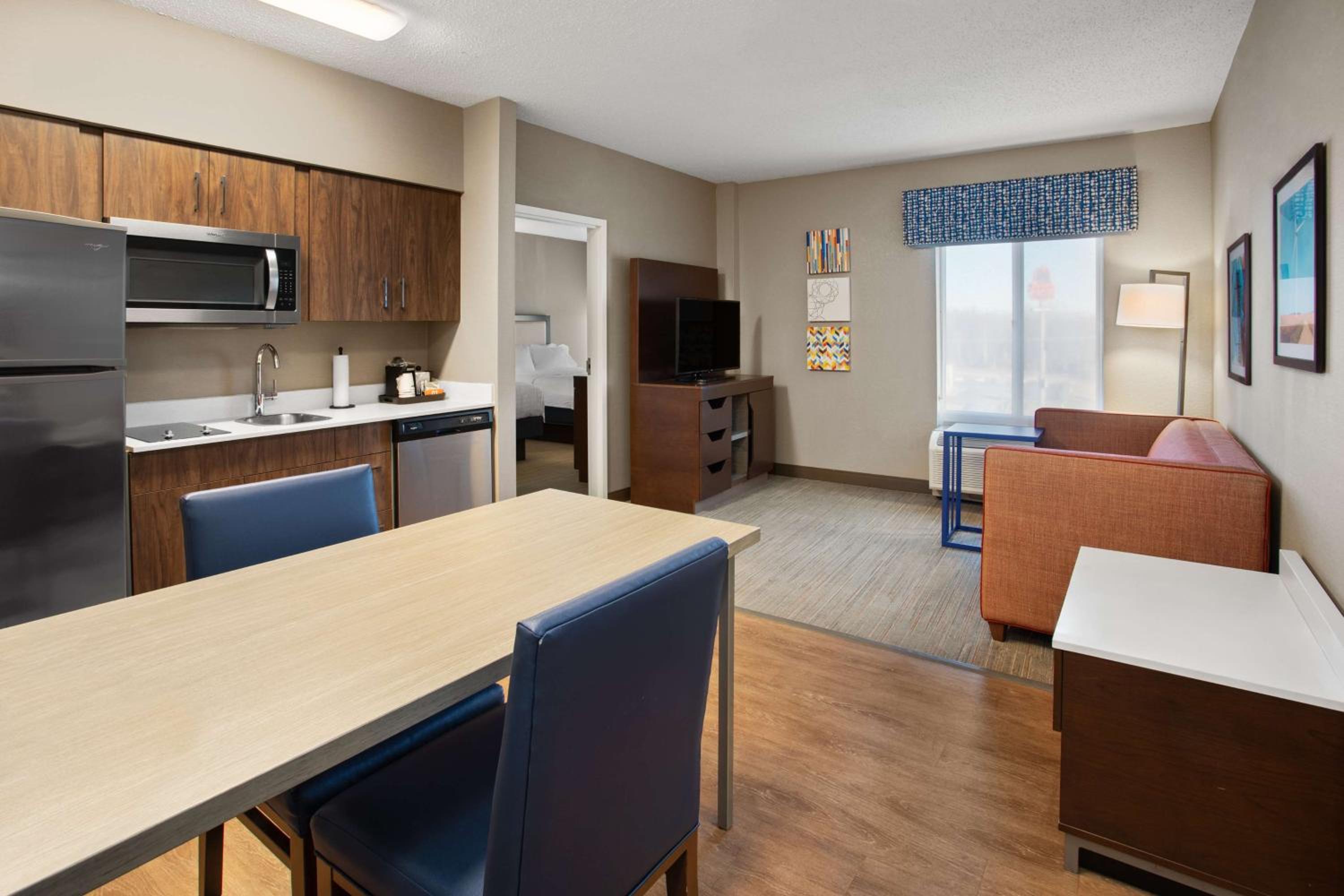 Queen Suite with Two Queen Beds - Non-Smoking - Photo 1