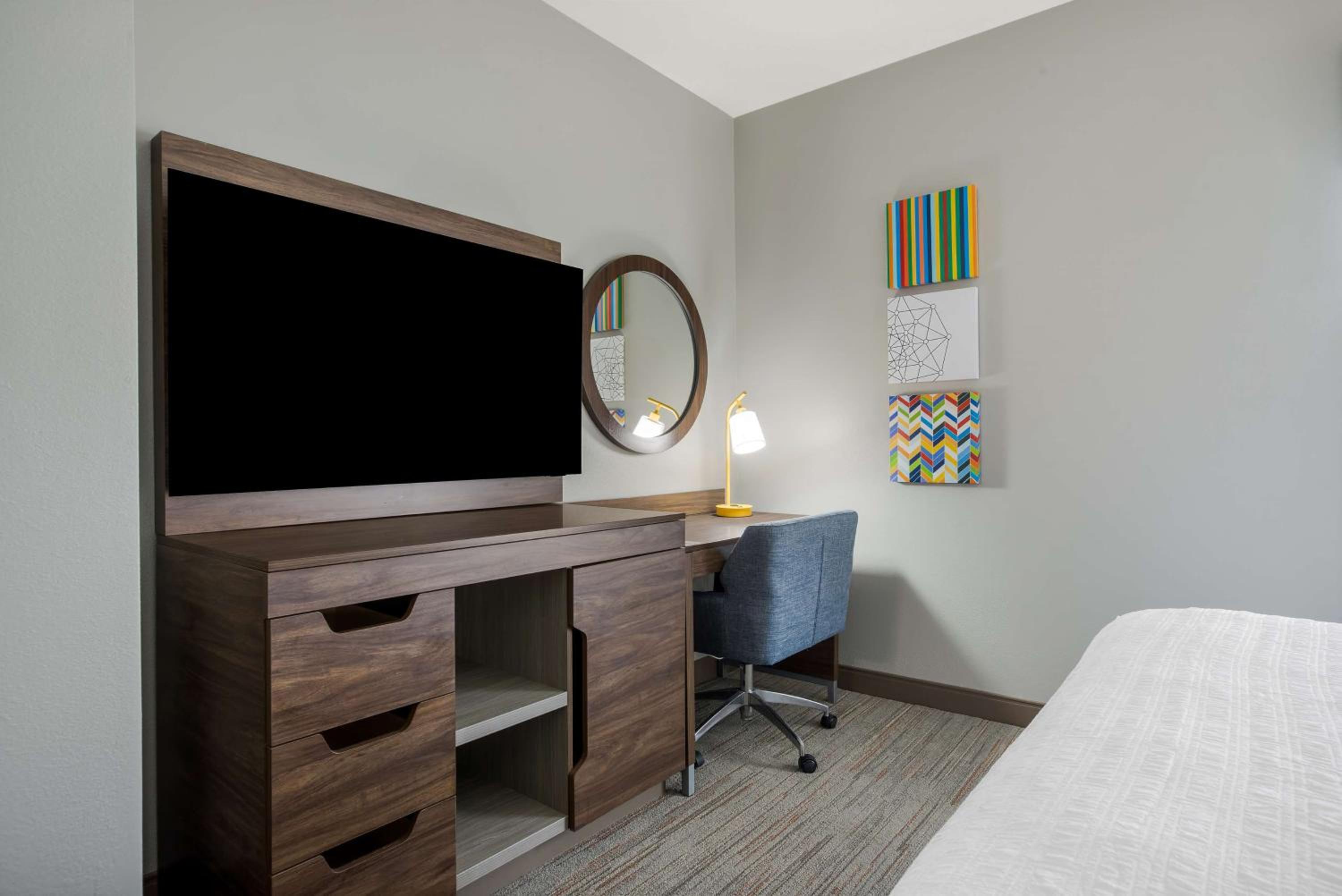 One-Bedroom King Suite - Non-Smoking - Photo 5