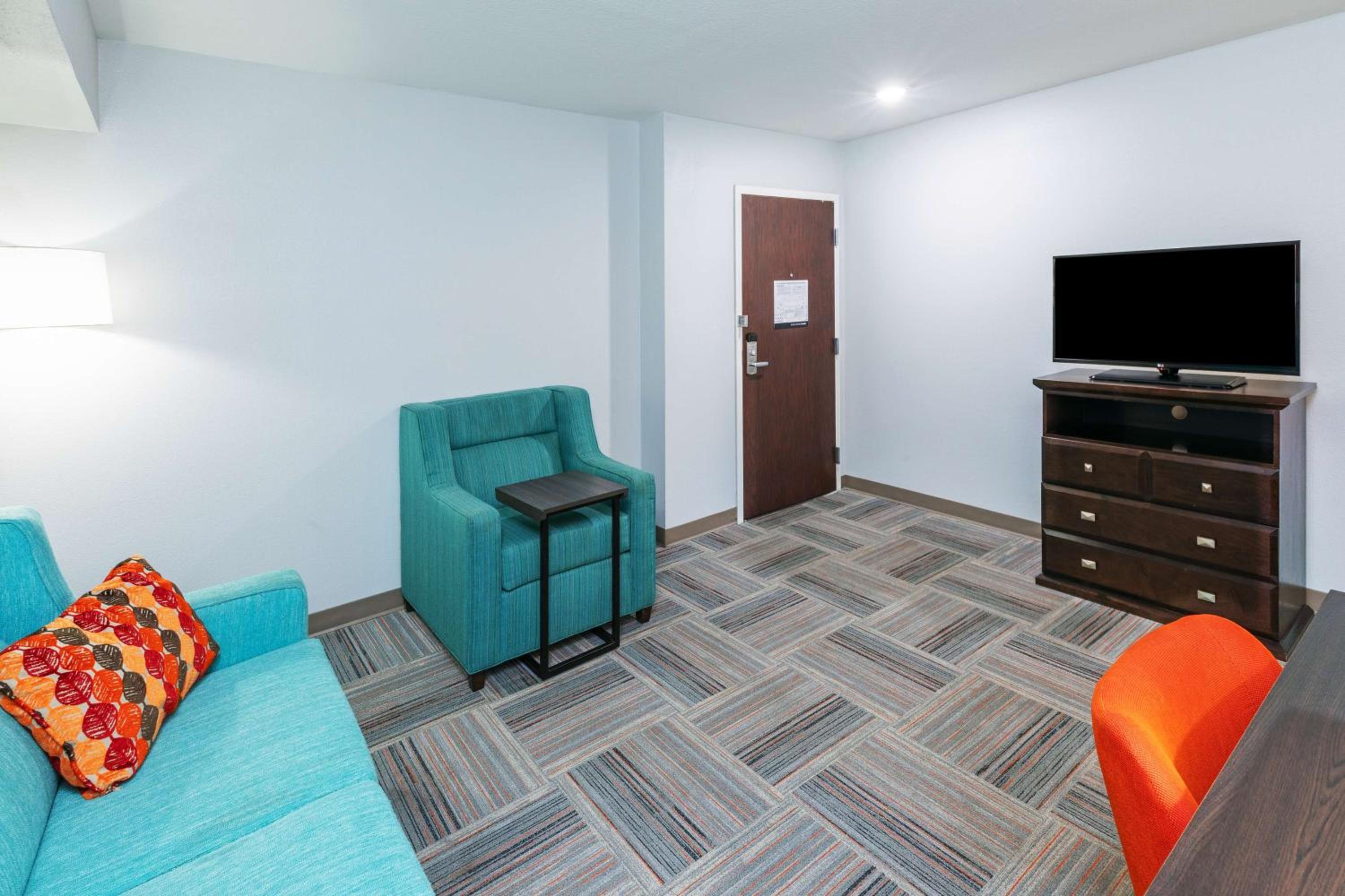 One-Bedroom King Suite with Sofa Bed - Non-Smoking photo 2