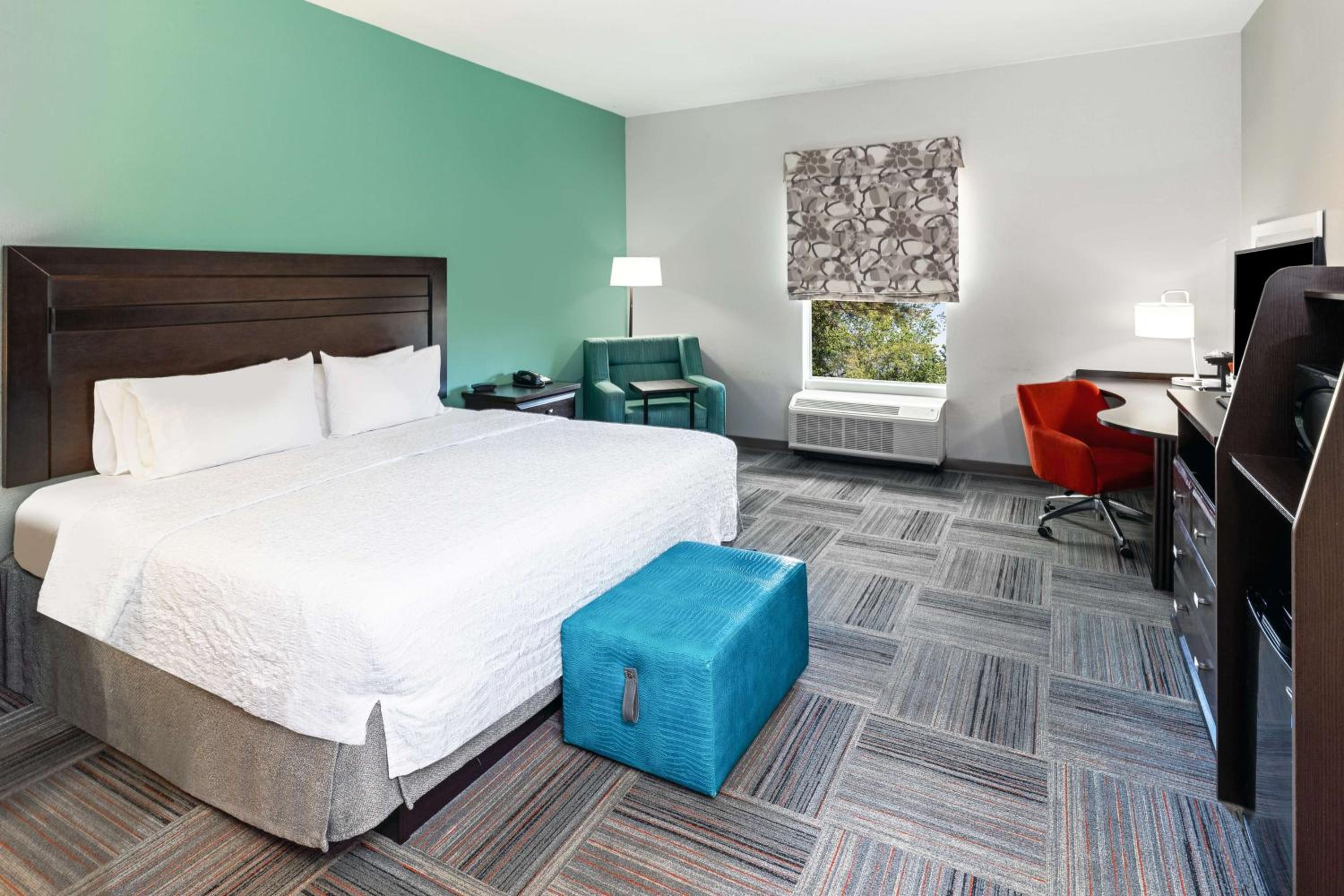 King Room with King Bed - Non-Smoking photo 1