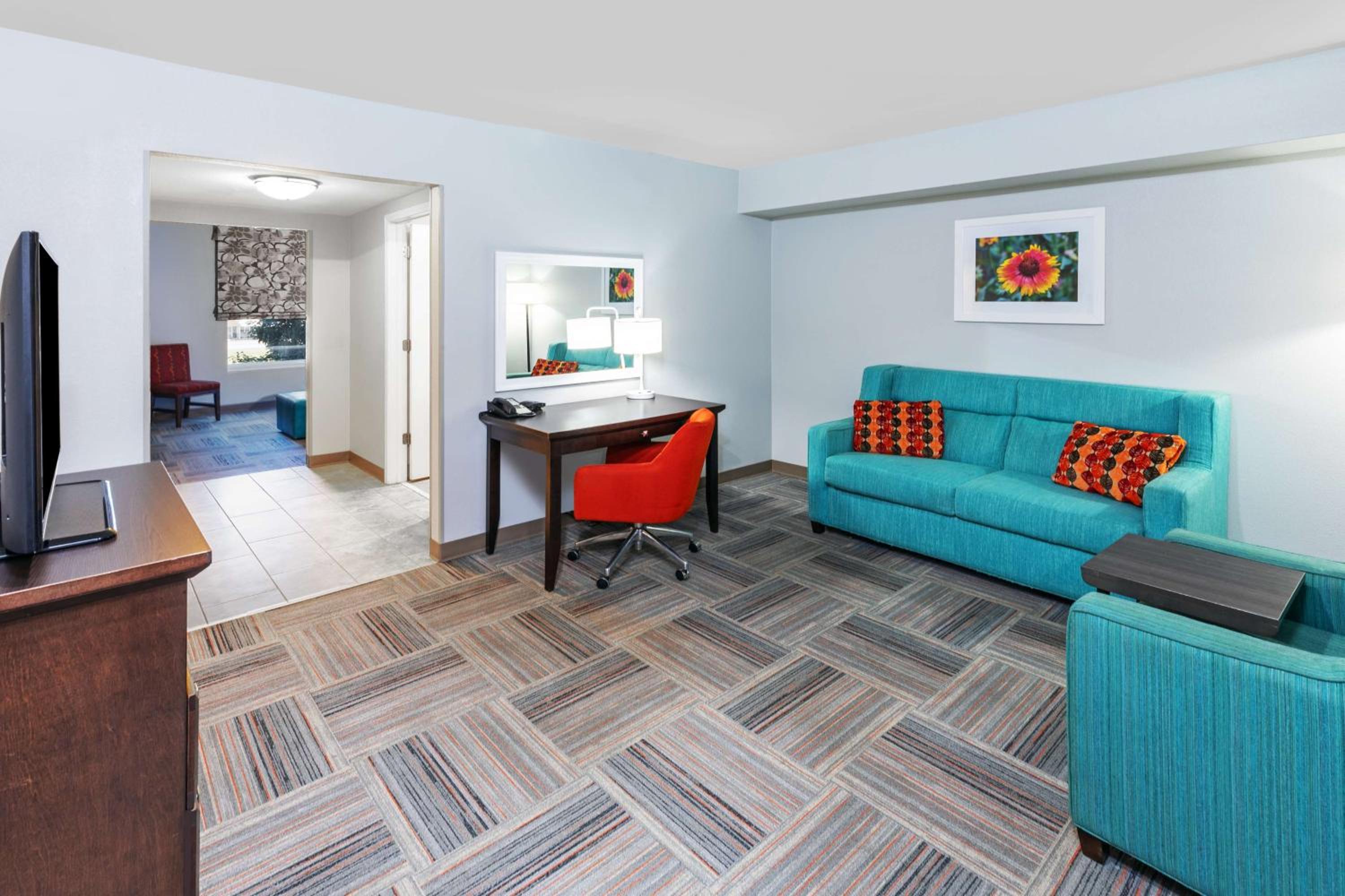 One-Bedroom King Suite with Sofa Bed - Non-Smoking photo 3