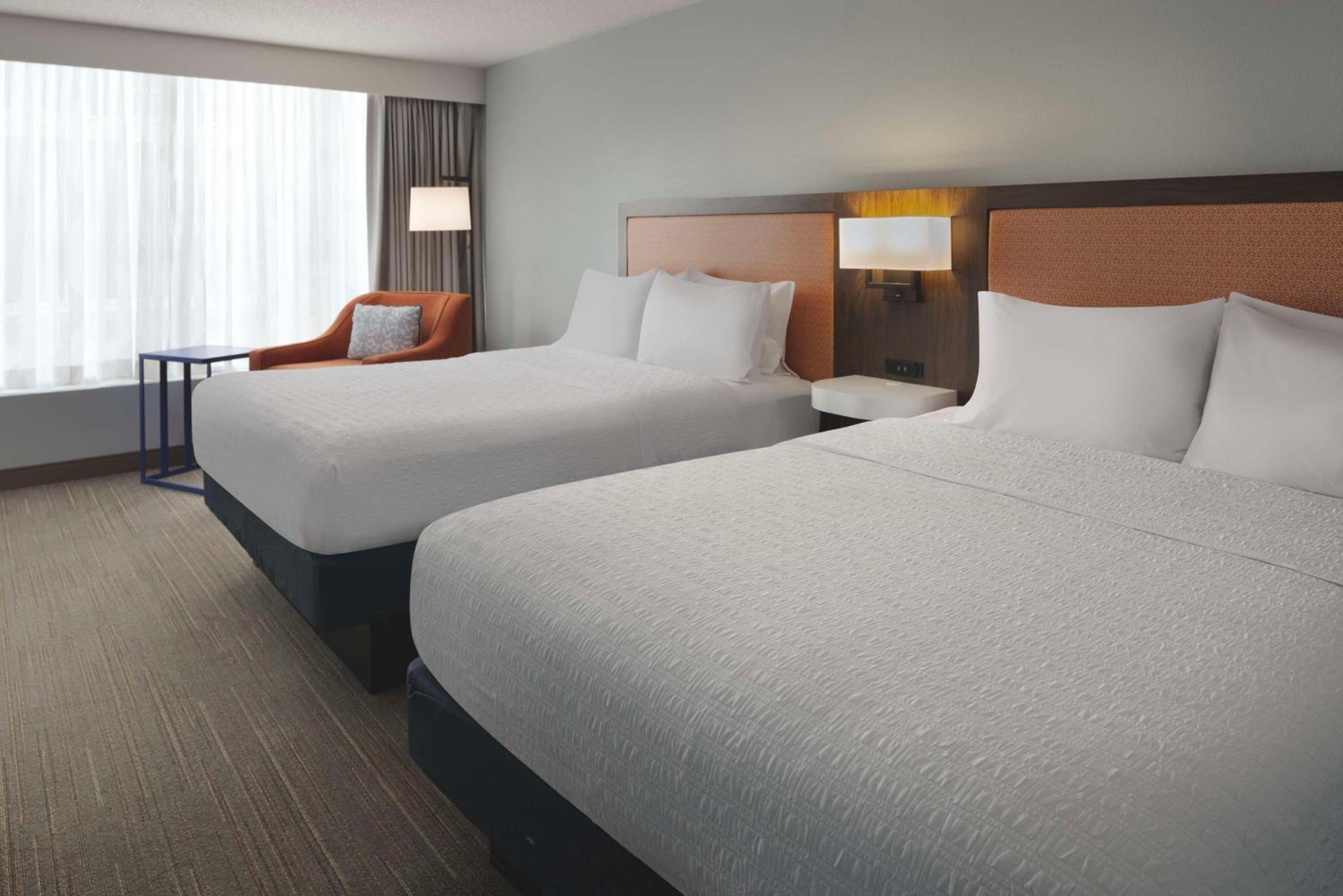 2 Queen 1 Bedroom Suite Oceanfront - Photo 2