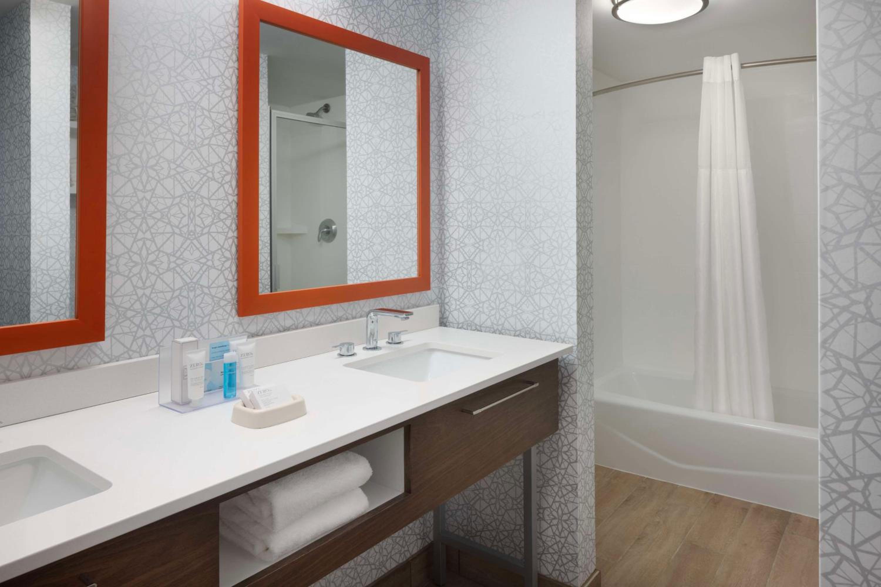 1 King 1 Bedroom Suite Oceanfront w/Kitchen - Photo 8