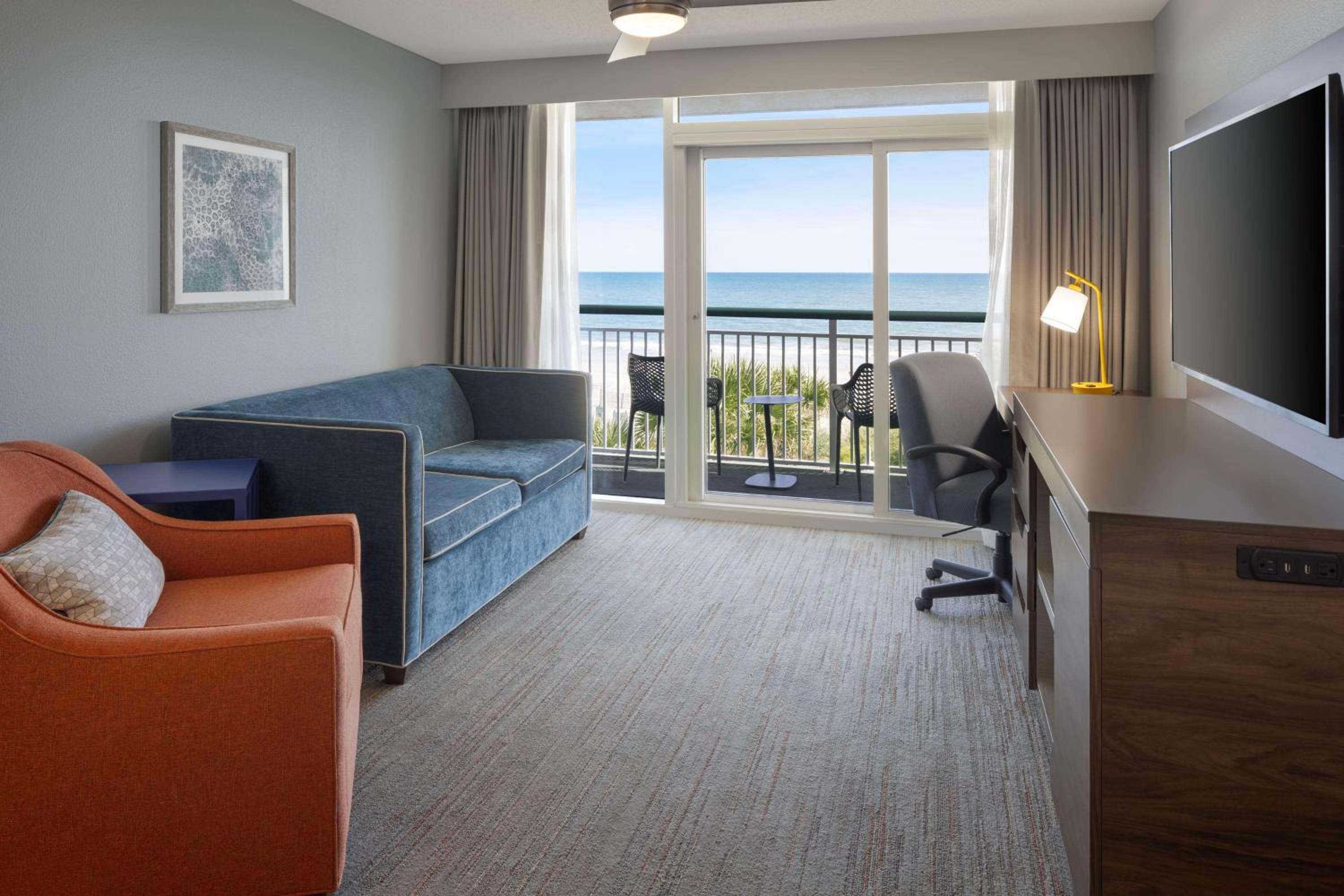 1 King 1 Bedroom Suite Oceanfront w/Kitchen - Photo 11