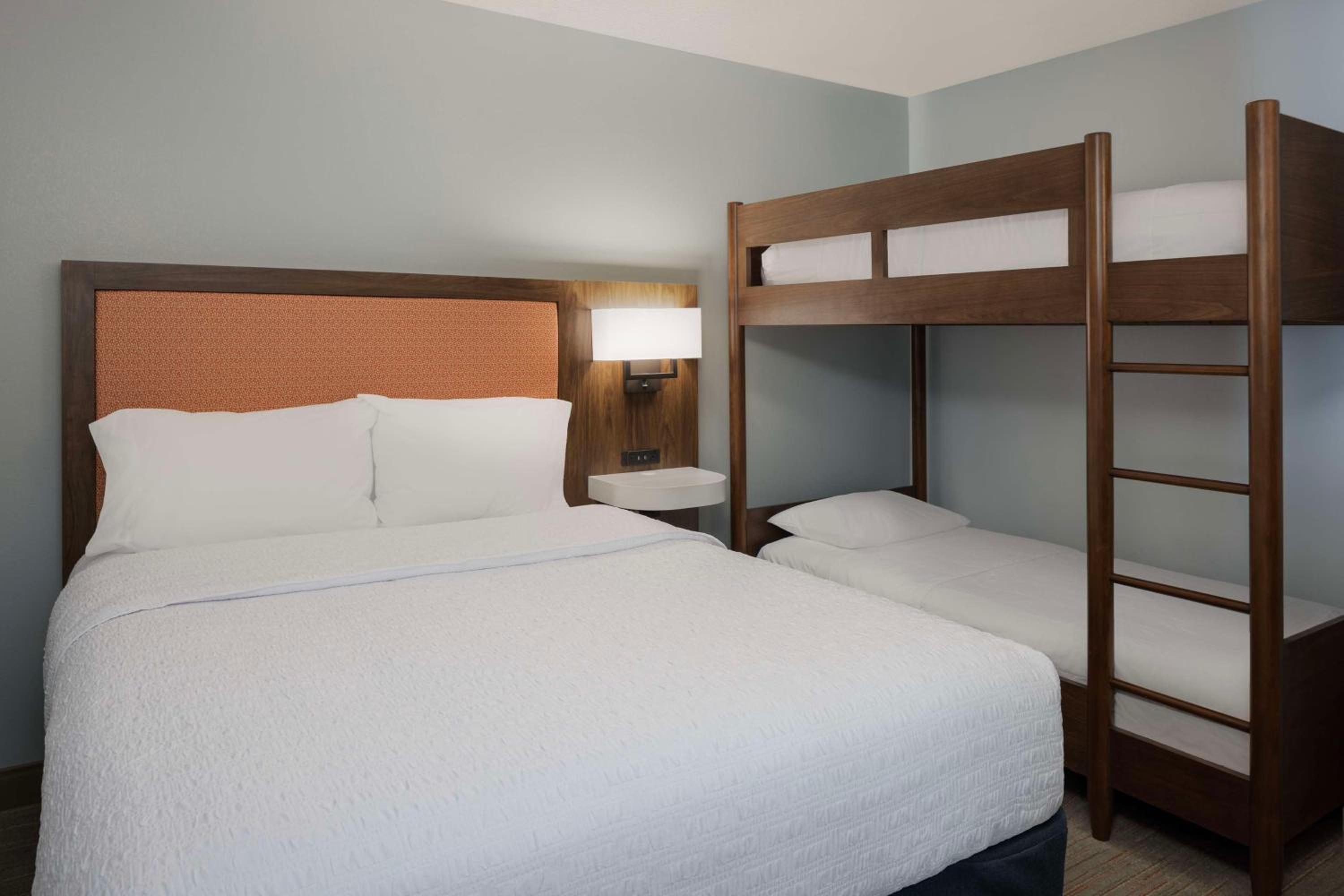 1 King/1 Qn/Bunk beds 2 Br/2 Bath Oceanfront Suite - Photo 1