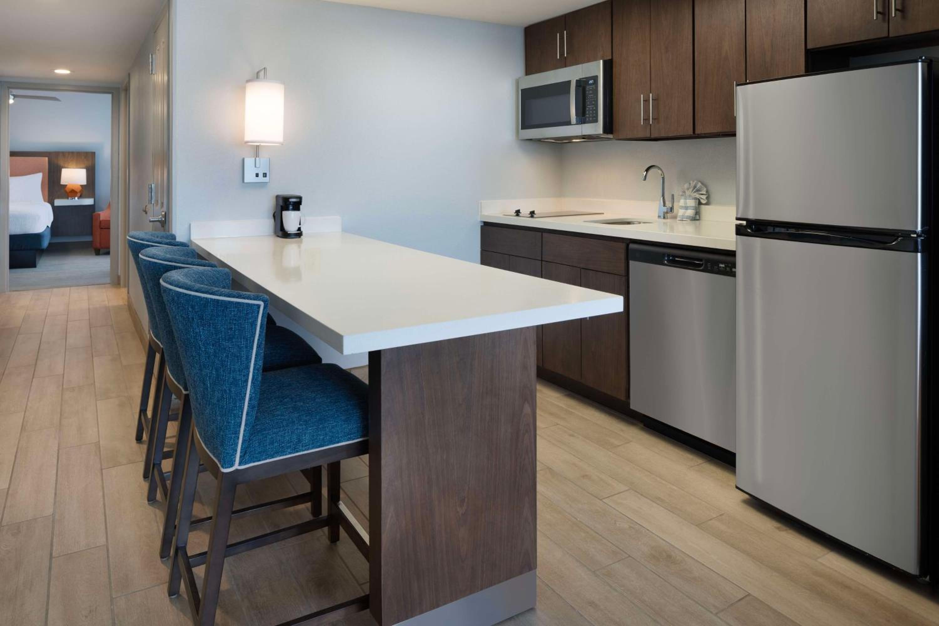 1 King 1 Bedroom Suite Oceanfront w/Kitchen - Photo 10