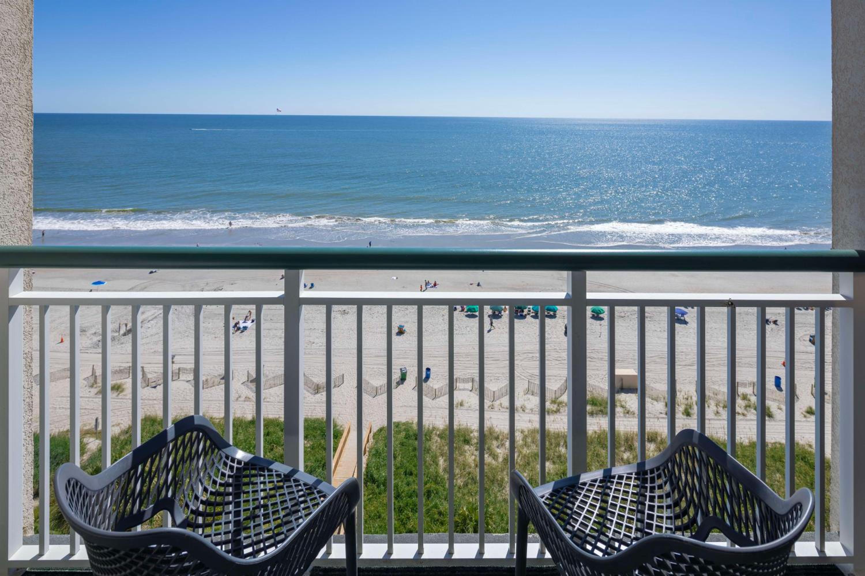 1 King/1 Qn/Bunk beds 2 Br/2 Bath Oceanfront Suite - Photo 2
