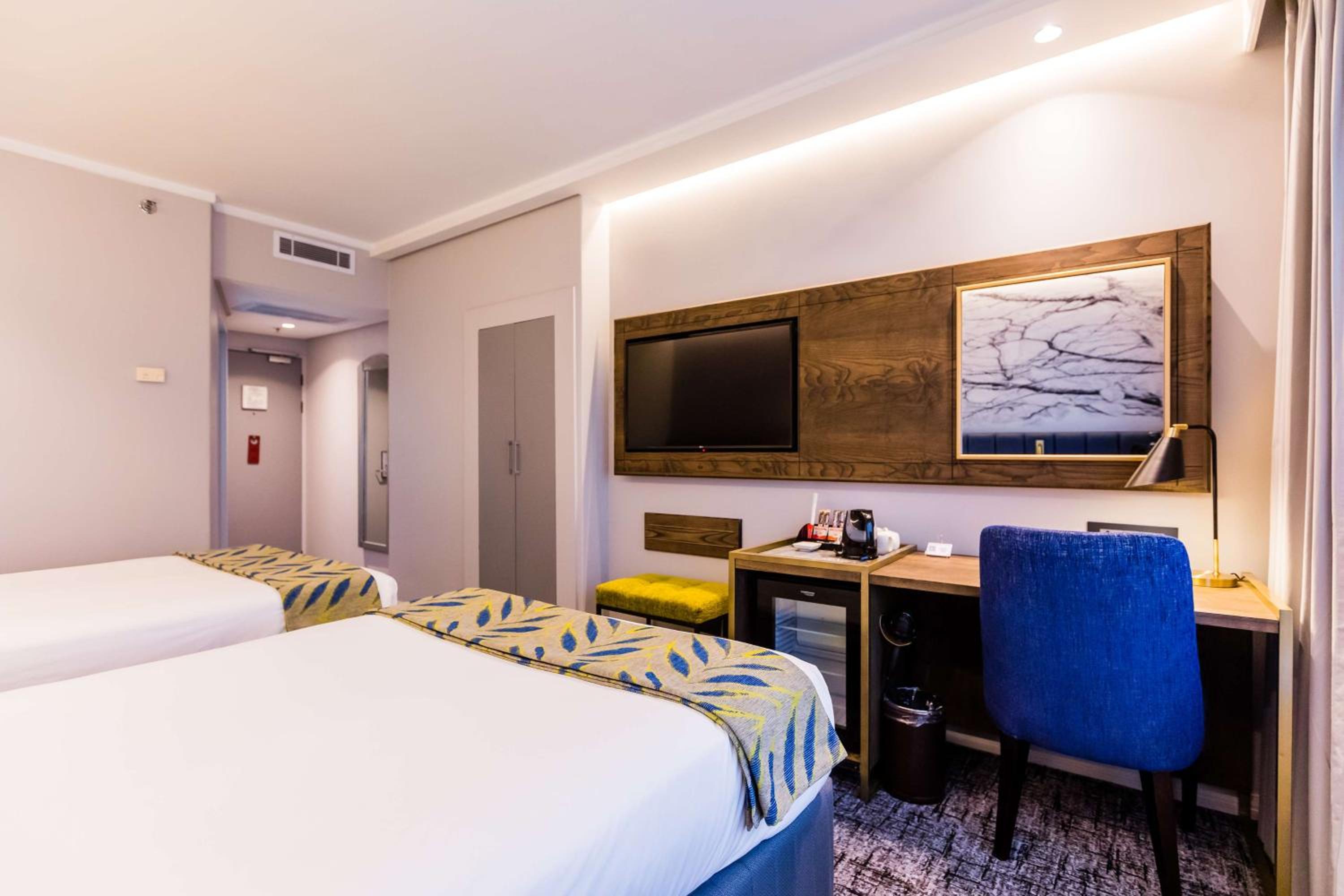 Standard Room 2 Double Beds Non-Smoking - Photo 5