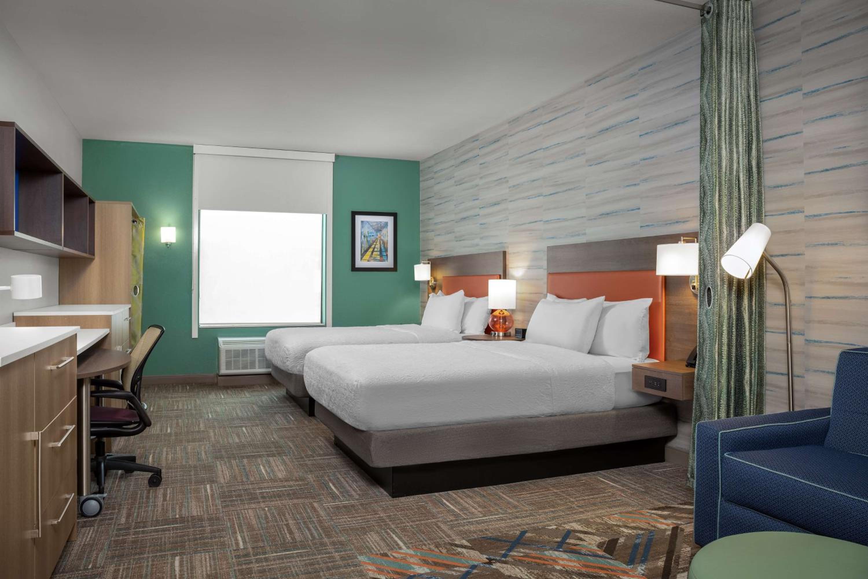 Studio Suite with Two Queen Beds - Photo 2