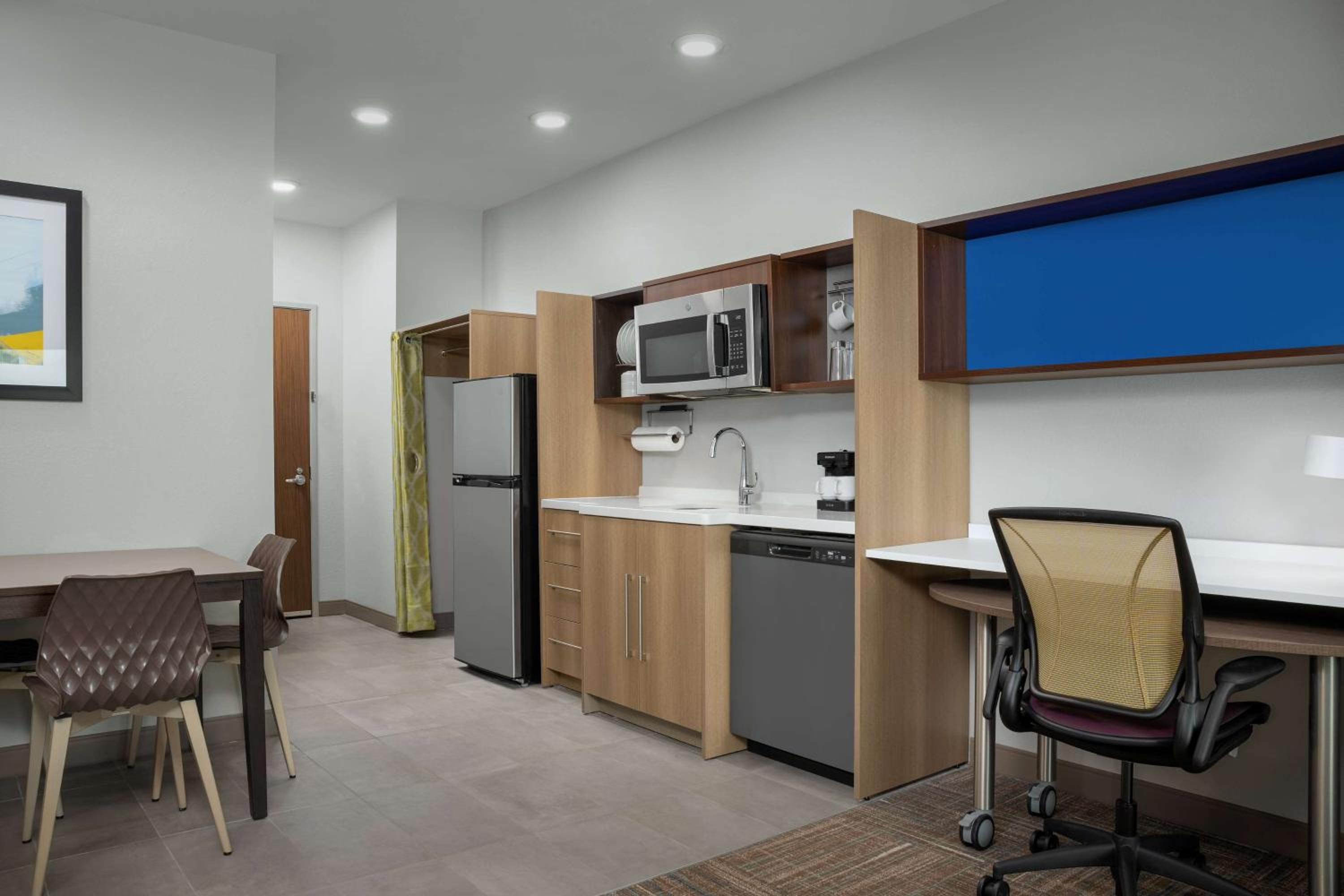 One-Bedroom King Suite - Photo 2
