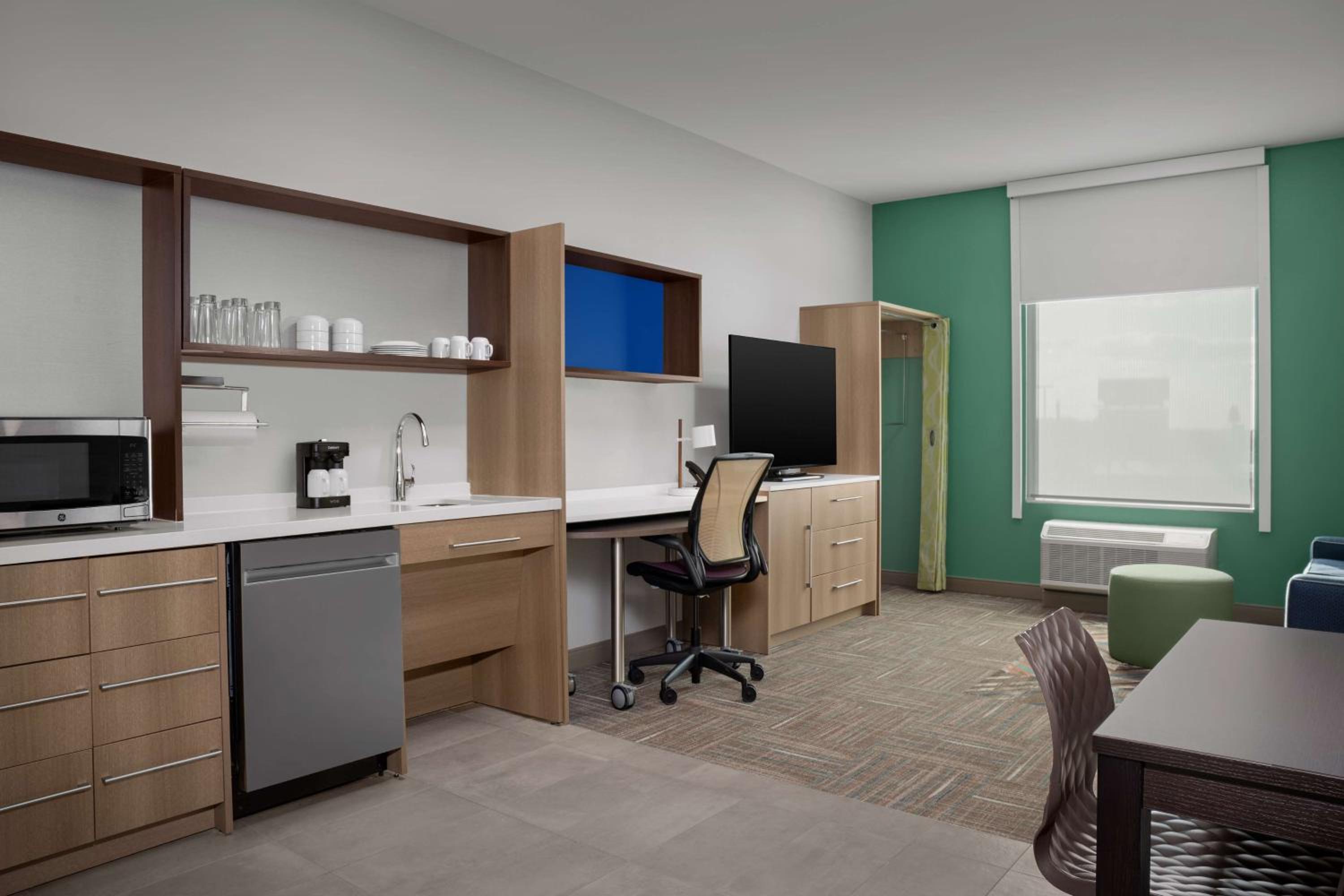 One-Bedroom King Suite - Photo 5